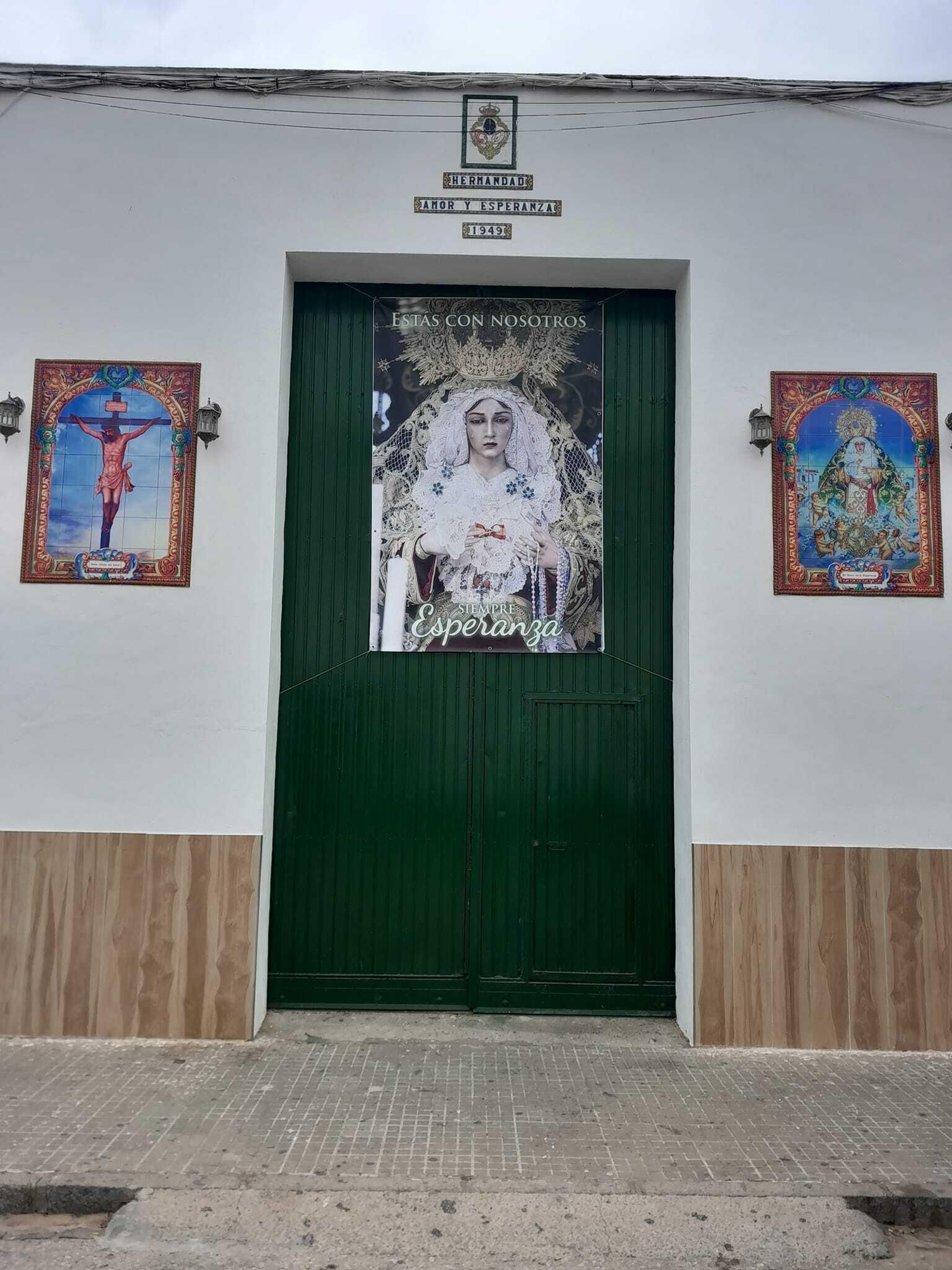 Puerta de la casa hermandad de Amor y Esperanza