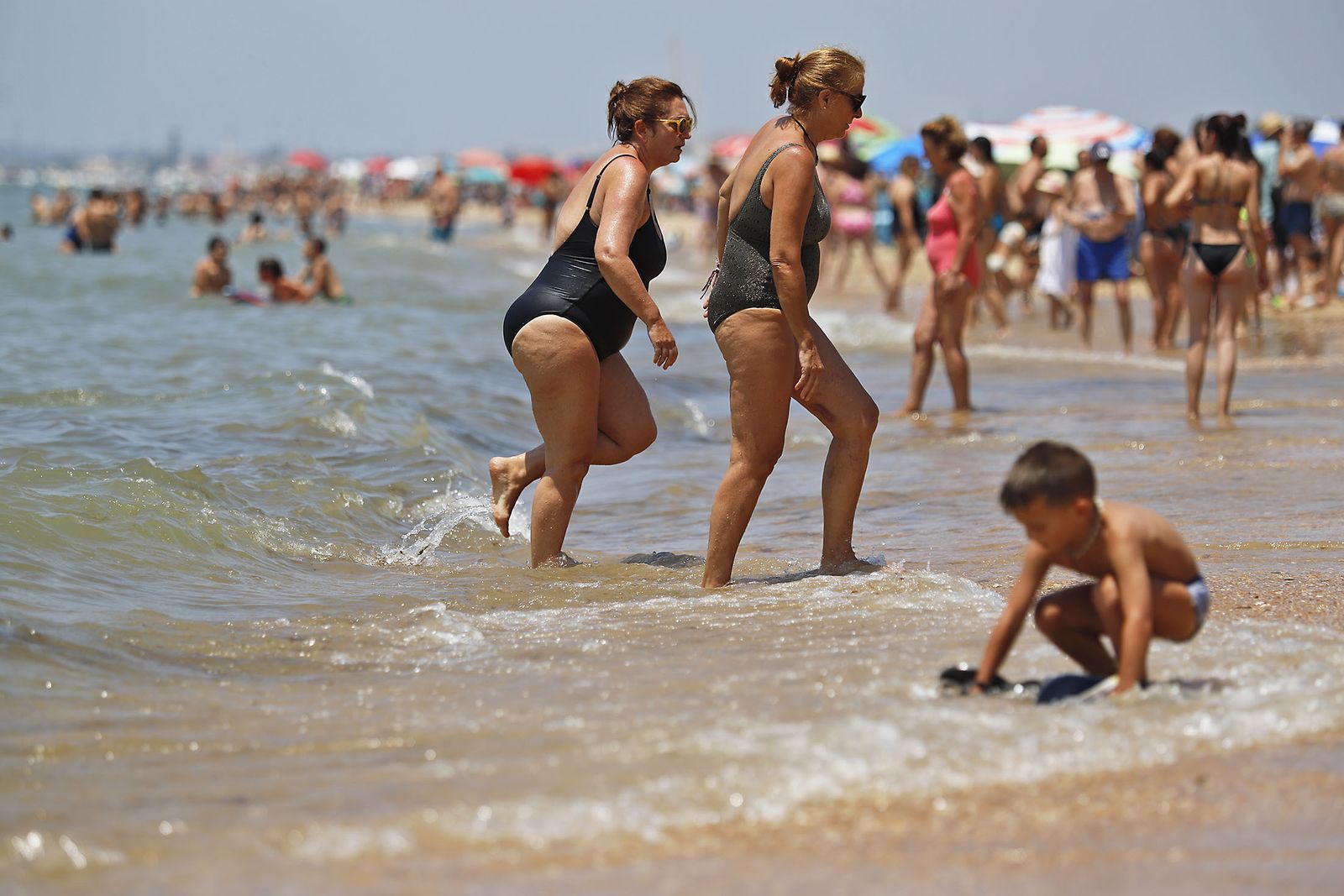 Ambiente en las playas de Huelva en el domingo 2 de julio