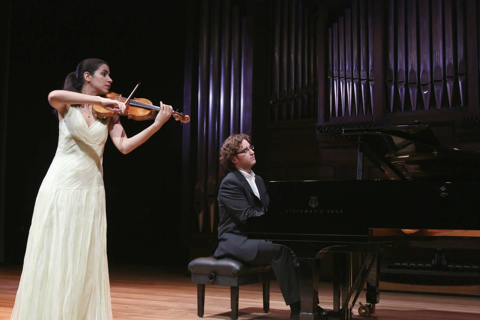 Ana María Valderrama al violín y Luis del Valle al piano actúan hoy en Rodalquilar.