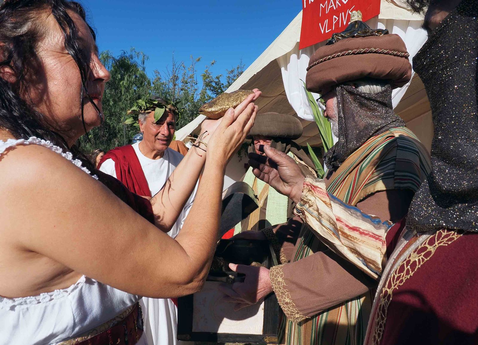 Las mejores imágenes de la recreación en Tharsis de la llegada del oro que llevarán los Reyes Magos a Belén