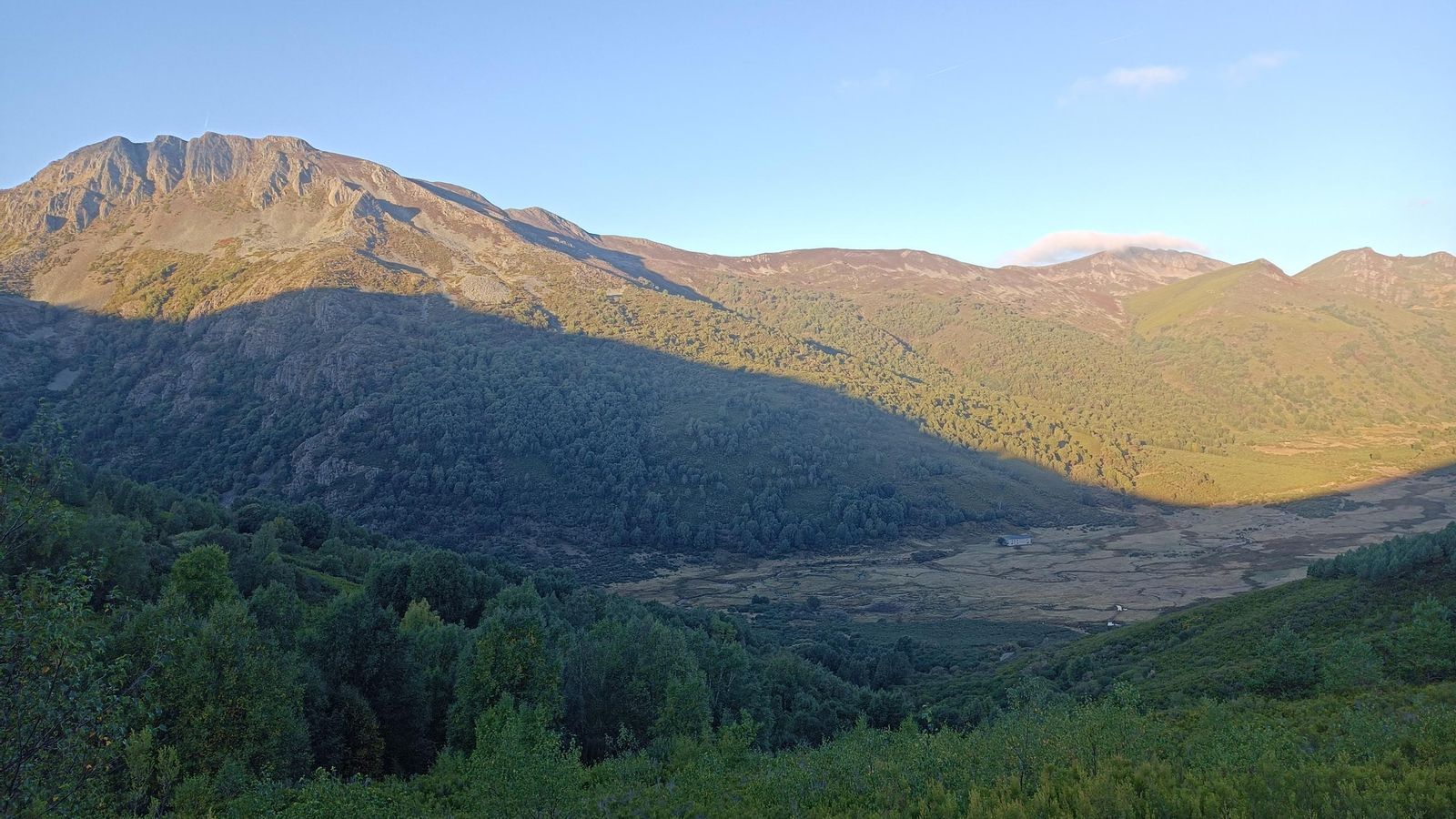 Campo de Santiago, el antiguo valle glaciar que fue escenario de una batalla entre cristianos y musulmanes.
