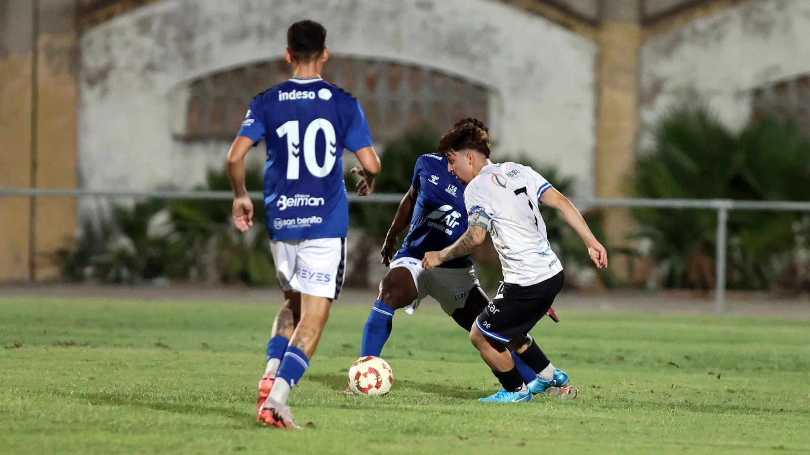 Imágenes del Trofeo de la Copa y la Venencia entre el Jerez Industrial y el Xerez DFC