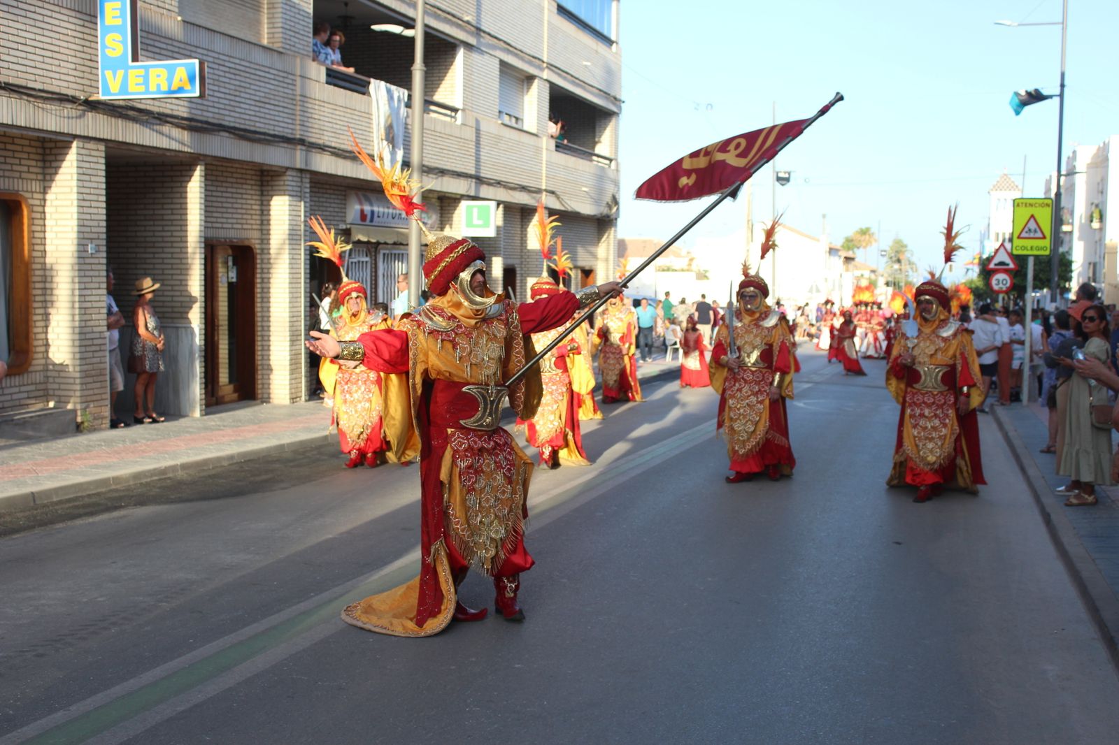 El desfile de Moros y Cristianos de Vera, en imágenes