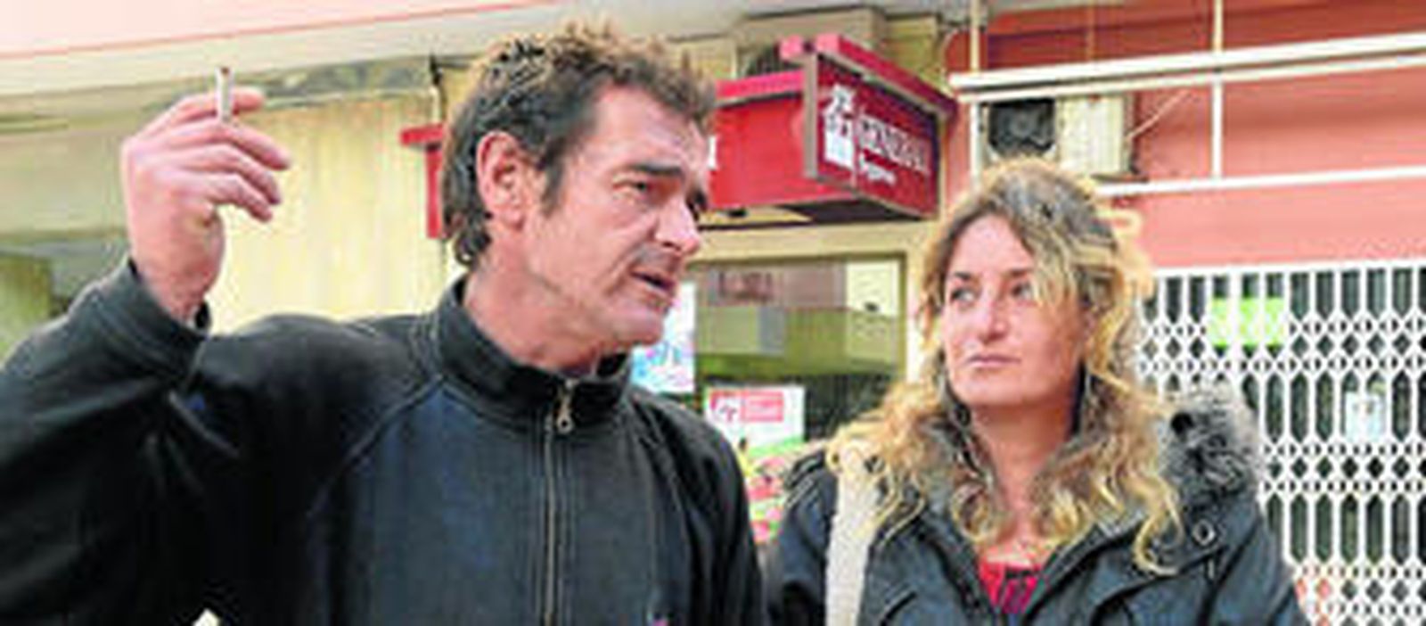 José María Sánchez y Beatriz Sheldon, ayer frente a los juzgados.