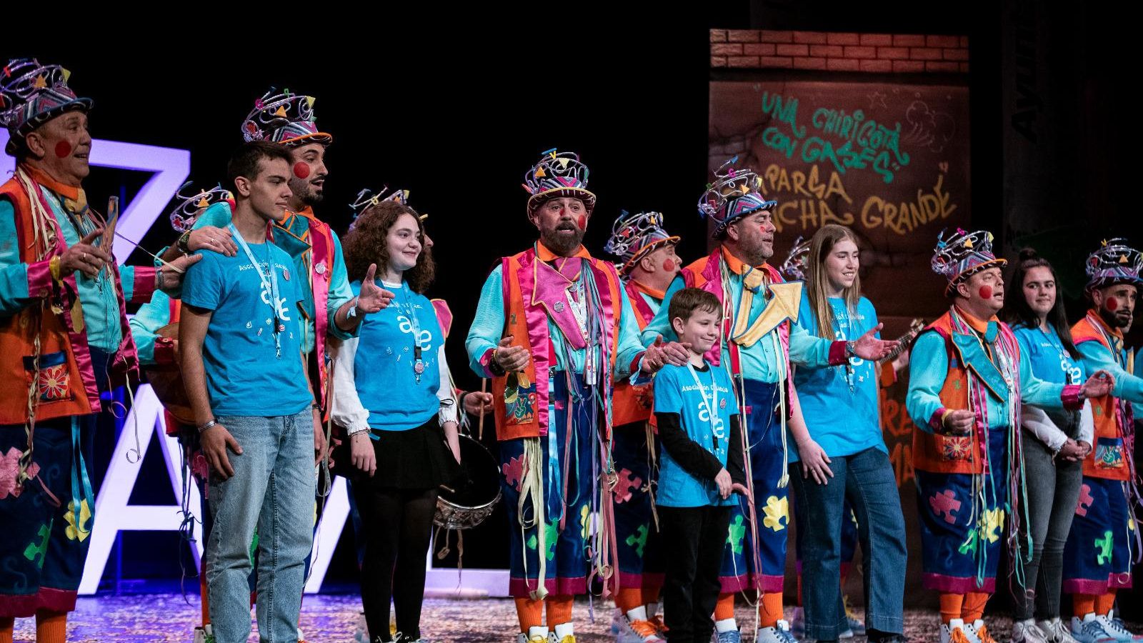 Búscate entre las mejores imágenes de la final del COAC 2025 del Carnaval de Cádiz