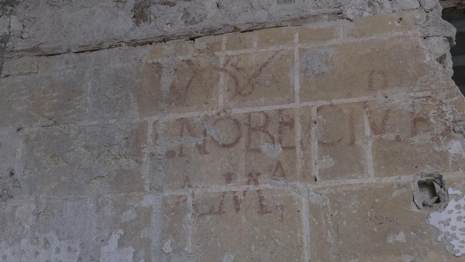 Fotogalería de la visita de Juanma Moreno a las obras del Ayuntamiento de Almería.