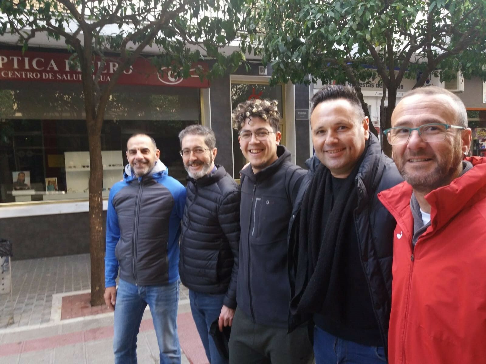 Los cinco peluqueros que se unen este sábado en un maratón de peluquería.