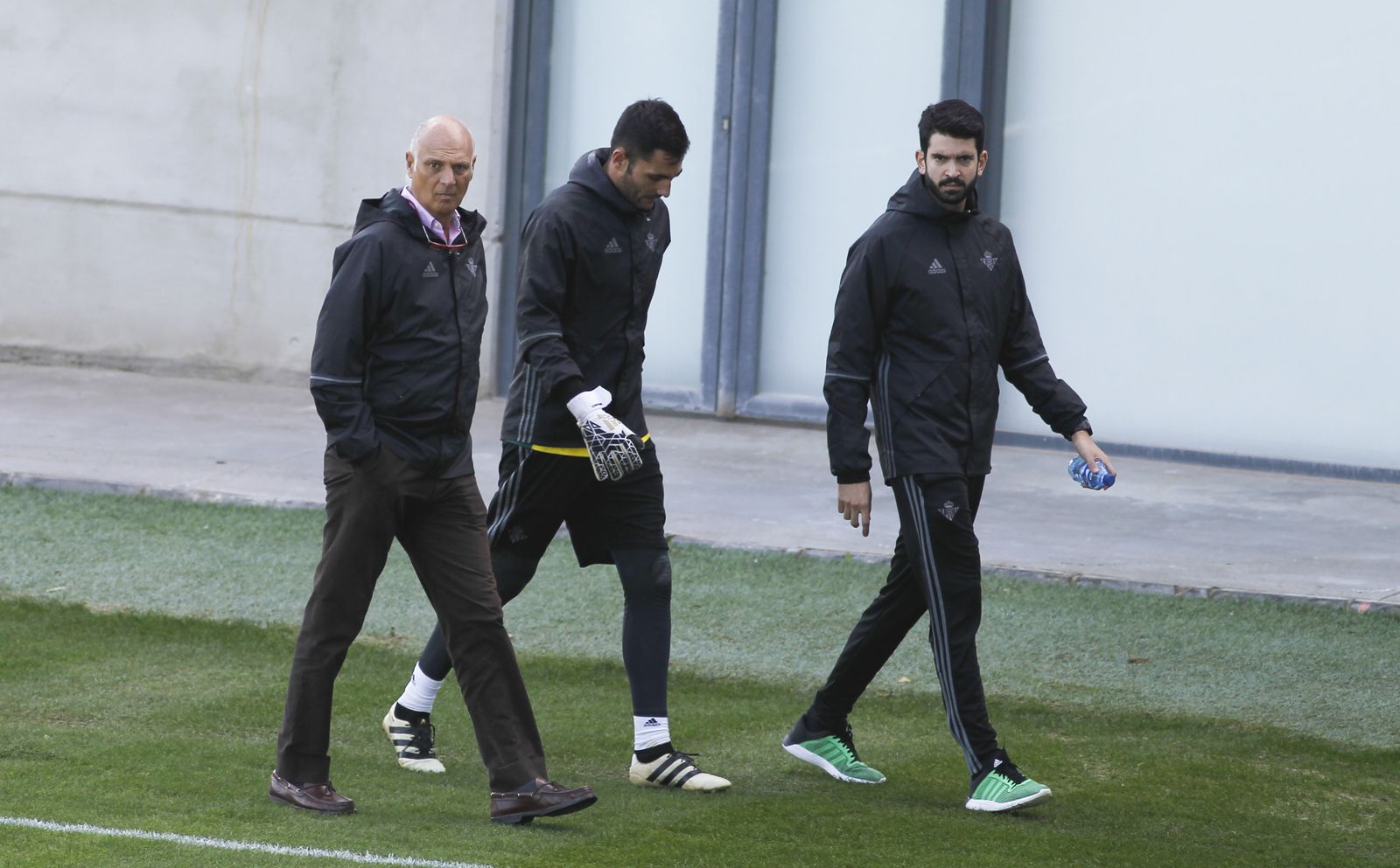 Adán se retira del entrenamiento junto a Tomás Calero y Manuel Alcantarilla.