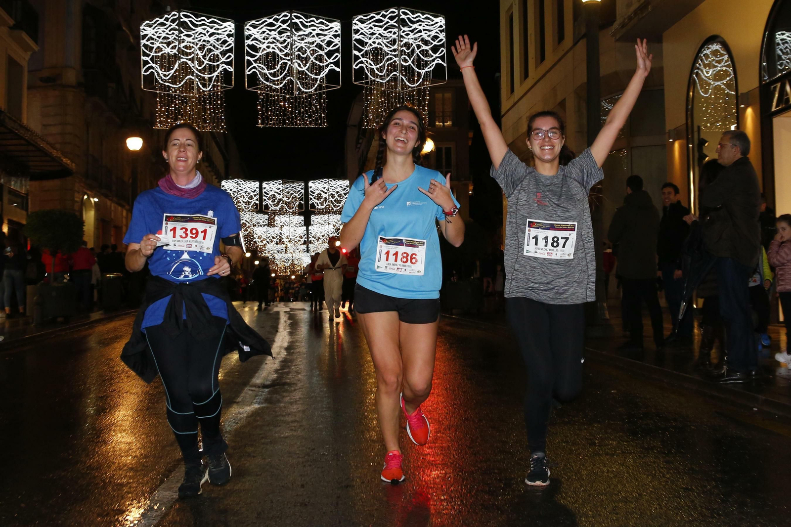 Las imágenes de los mejores disfraces en la Carrera de la Suerte de Granada