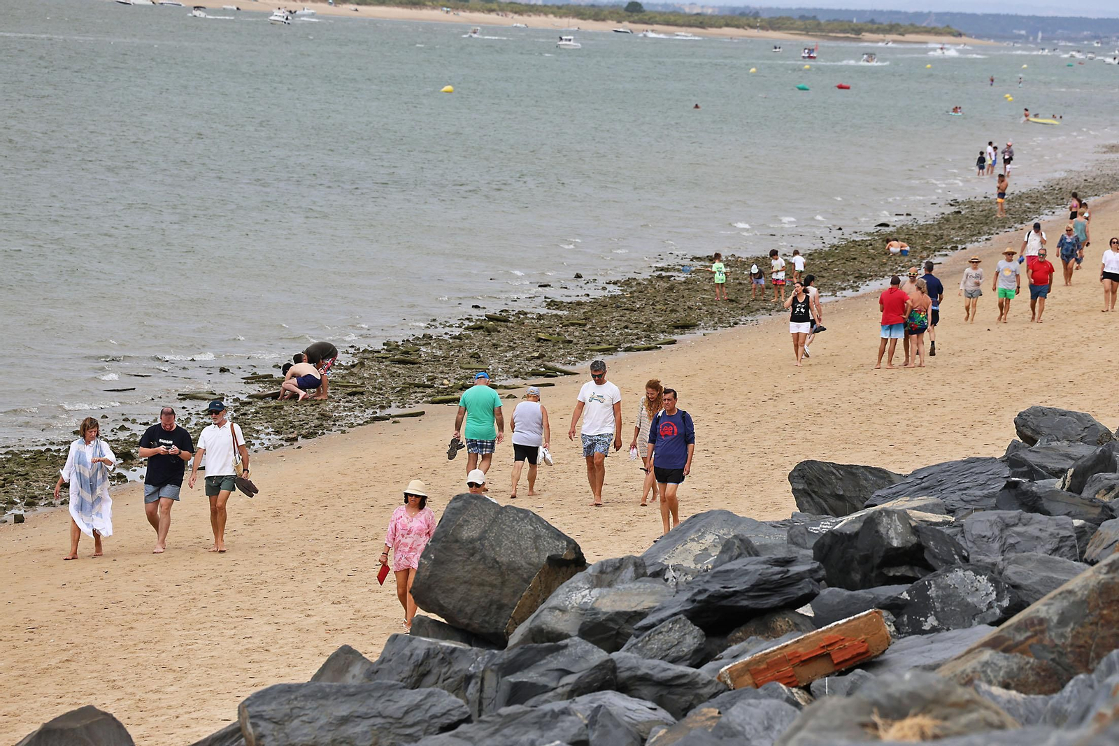 Mañanas nubladas de paseos por las playas de Huelva