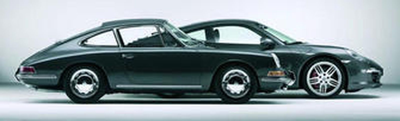 1. Imagen de la conmemoración del Porsche 911. 2. Manuel Ángel Márquez (Centro Porsche Sevilla), Rafael Juliá (chef), Pedro Sánchez Cuerda (Asociación de Hostelería de Sevilla) y Antonio del Junco (Área de Fotografía de Turismo de Sevilla).