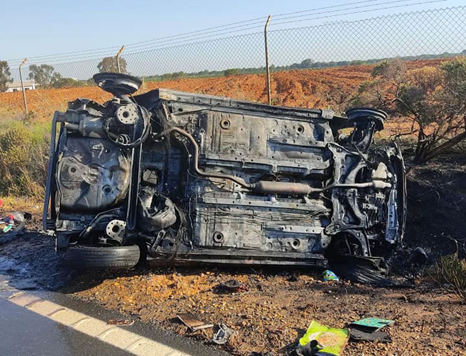 El vehículo quedó calcinado