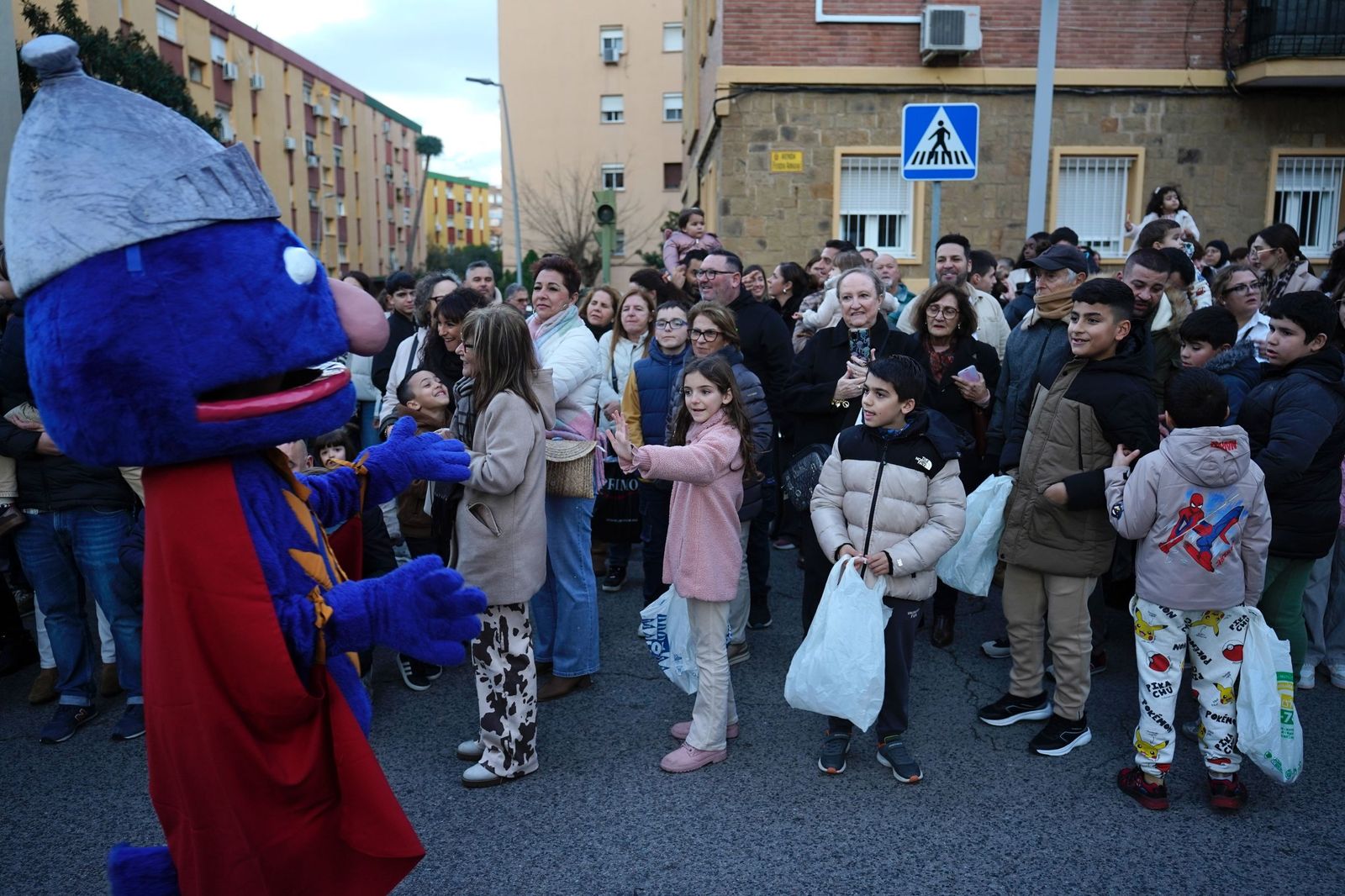 Búscate en las fotos de la cabalgata de Reyes Magos 2026 en Algeciras