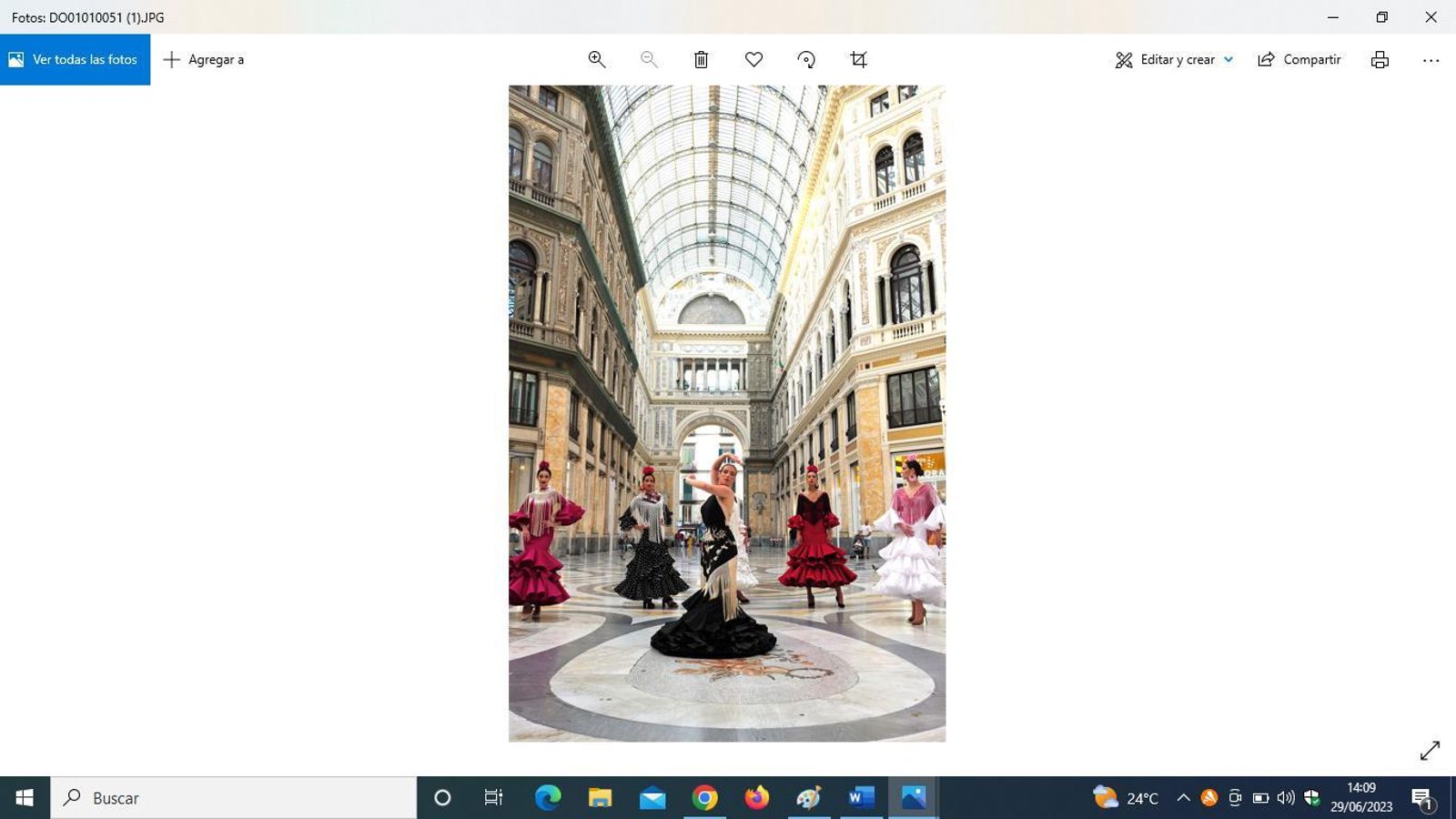 Los trajes de flamenca de Lina en un desfile en Nápoles.