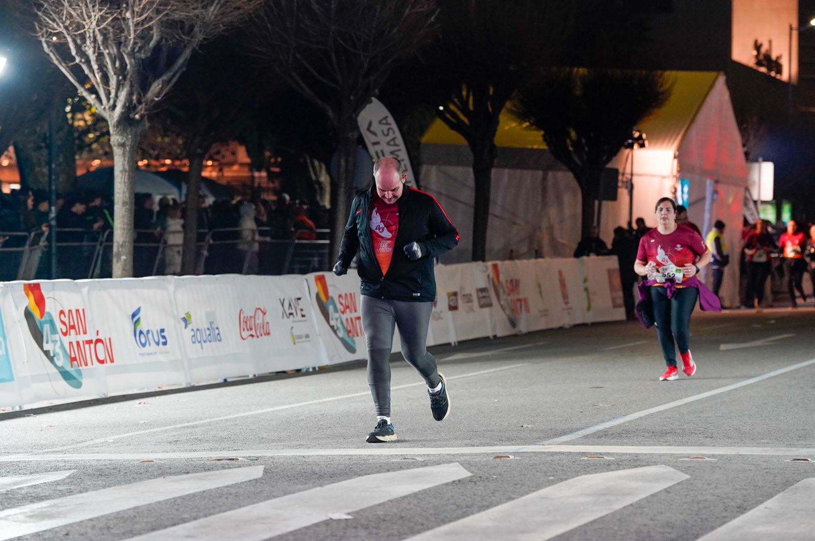 En imágenes: búscate en tu llegada a meta de la Carrera de San Antón 2026 (5)