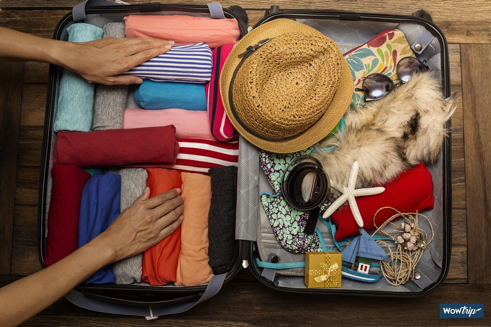 Lo más pesado debe ir al fondo del equipaje, para evitar estropear prendas.