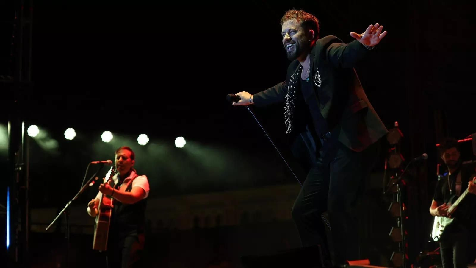 'Los Caños', en una imagen en su concierto en Sevilla, estarán este sábado en el muelle de Cádiz.