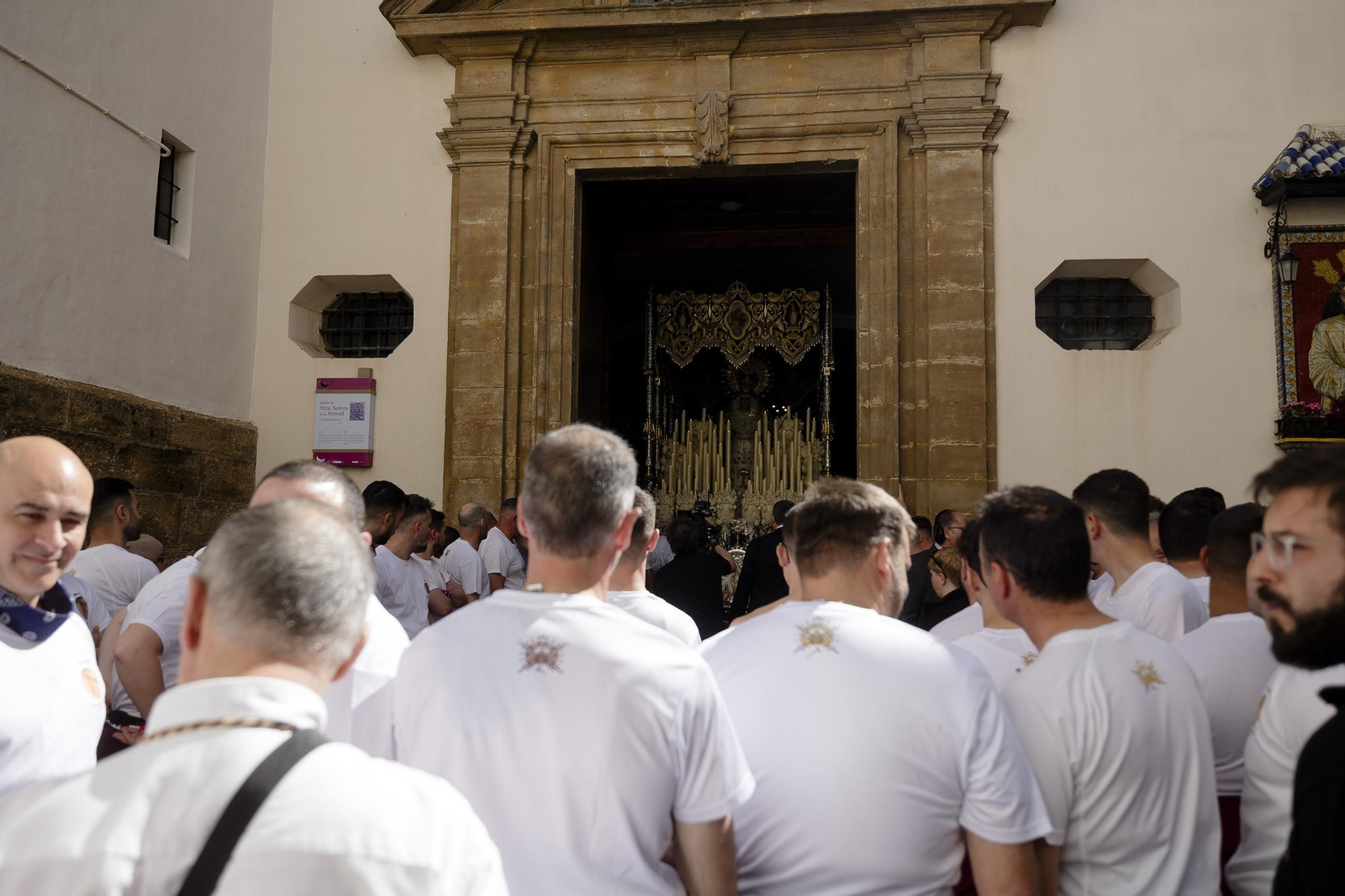 Imágenes de la salida de Sentencia en la Semana Santa de Cádiz 2025