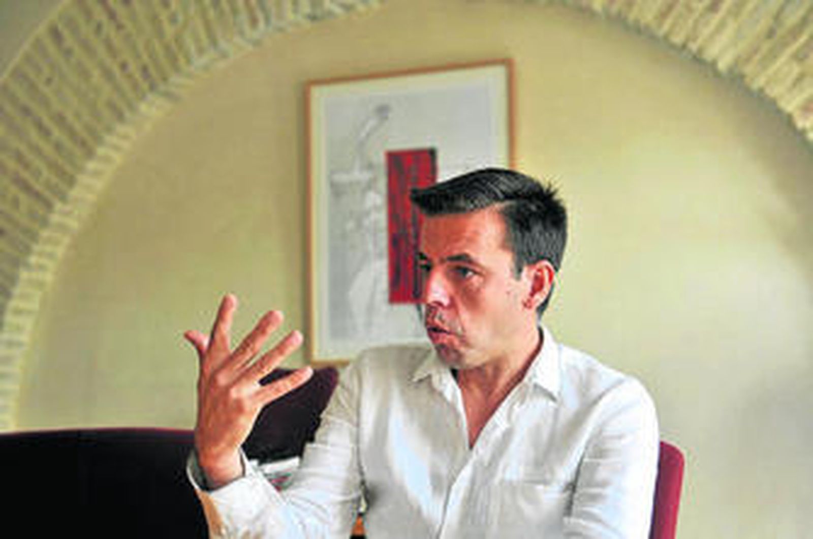 Cristóbal Ortega en su despacho de la Bienal de Flamenco en el convento de Santa Clara.