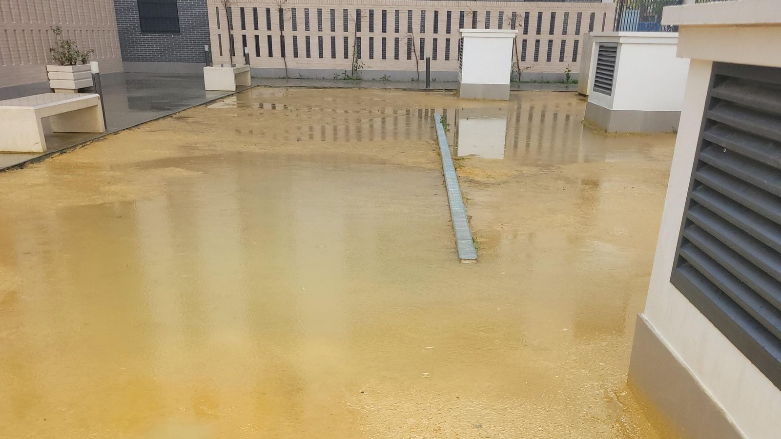 El patio, con problemas por el agua