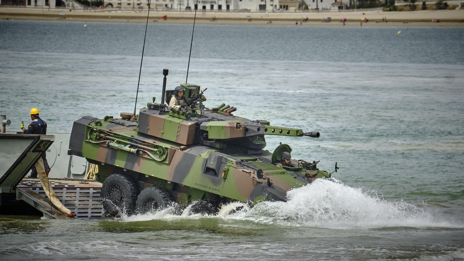 El Rey Felipe VI en las maniobras Flotex 2022