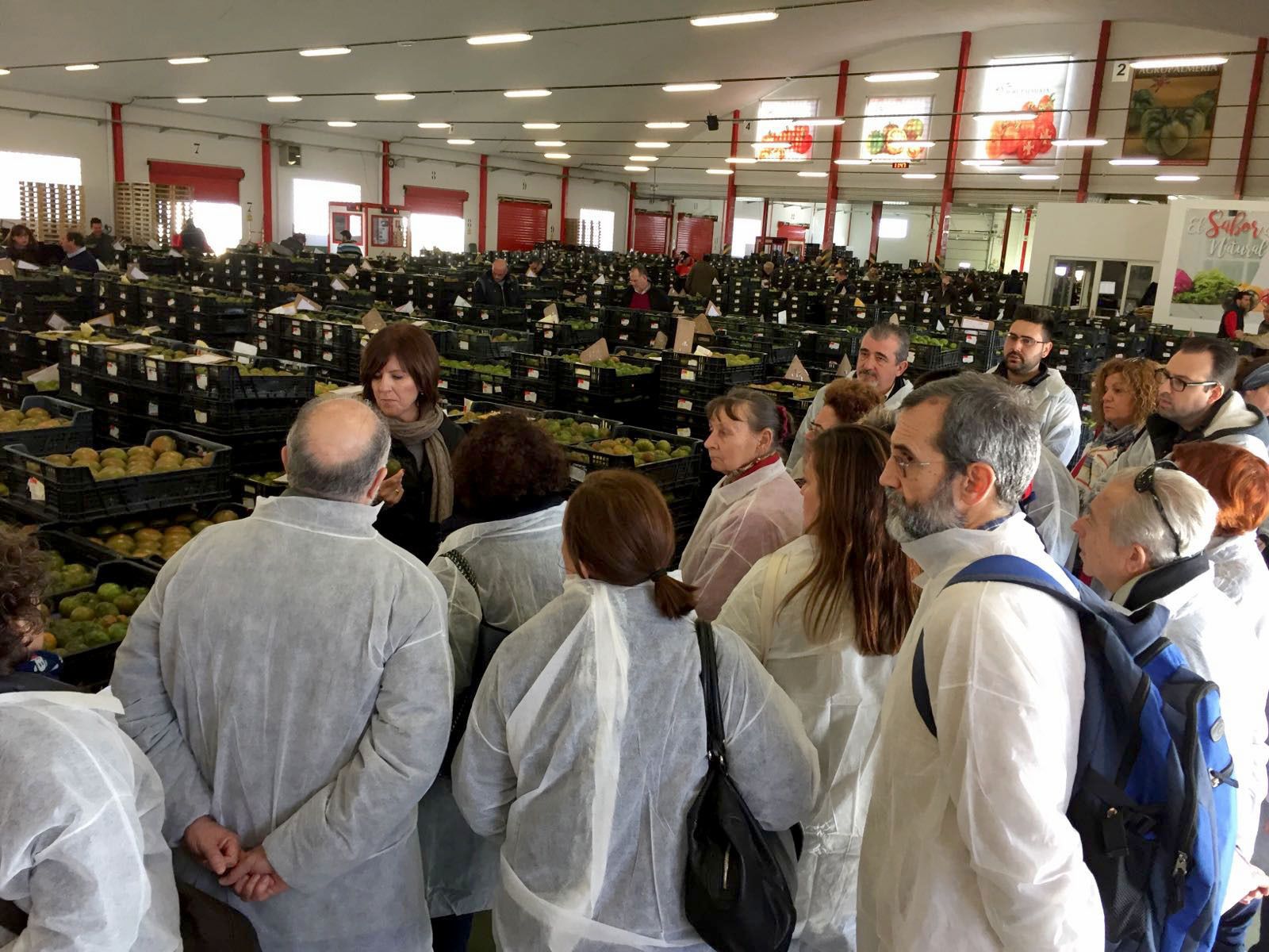Un grupo de una treintena de personas estuvo en las instalaciones de Agrupalmería el pasado sábado.