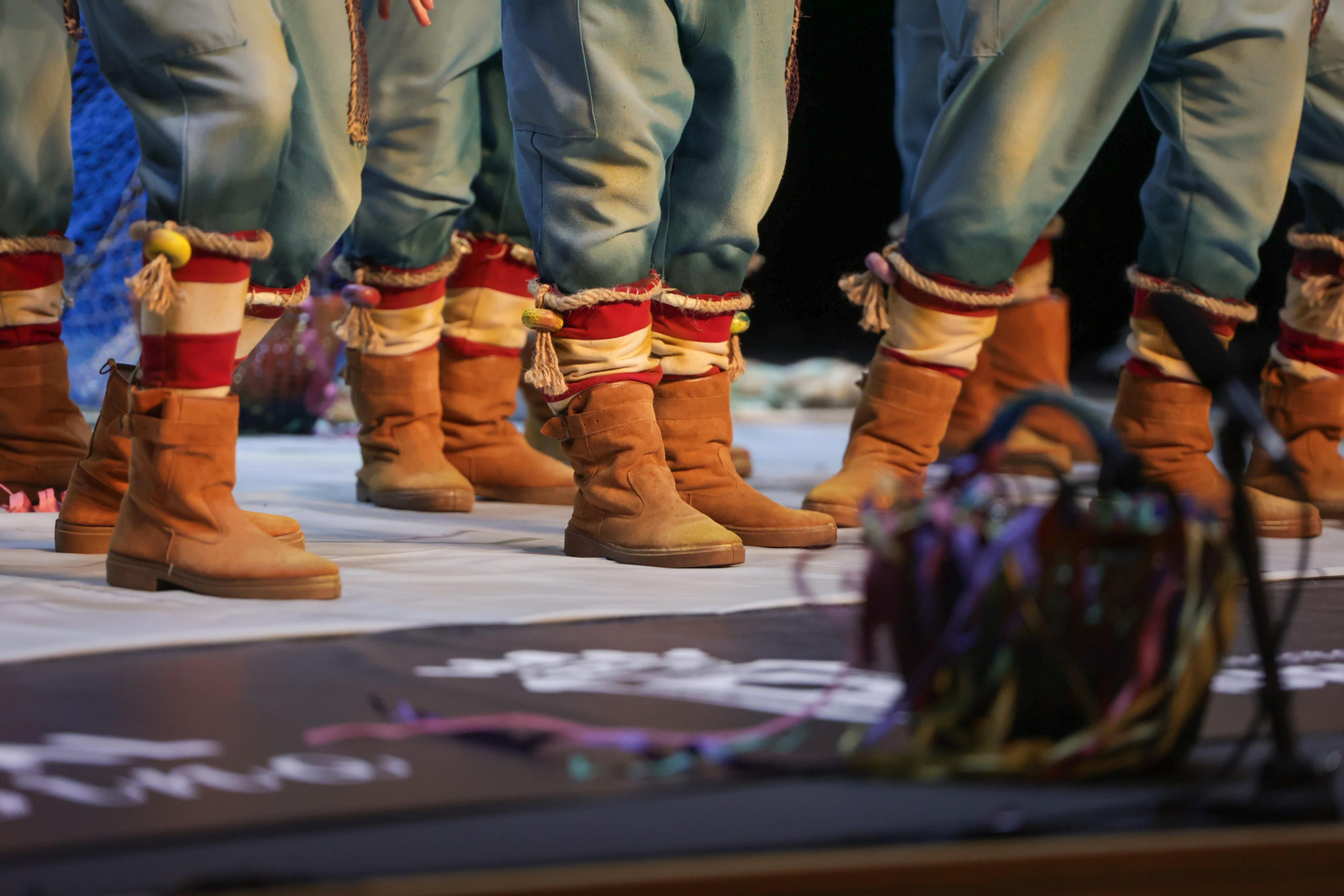 Imágenes de la actuación de la comparsa de Ayamonte "Los que manejan las redes" en las semifinales del Carnaval Colombino