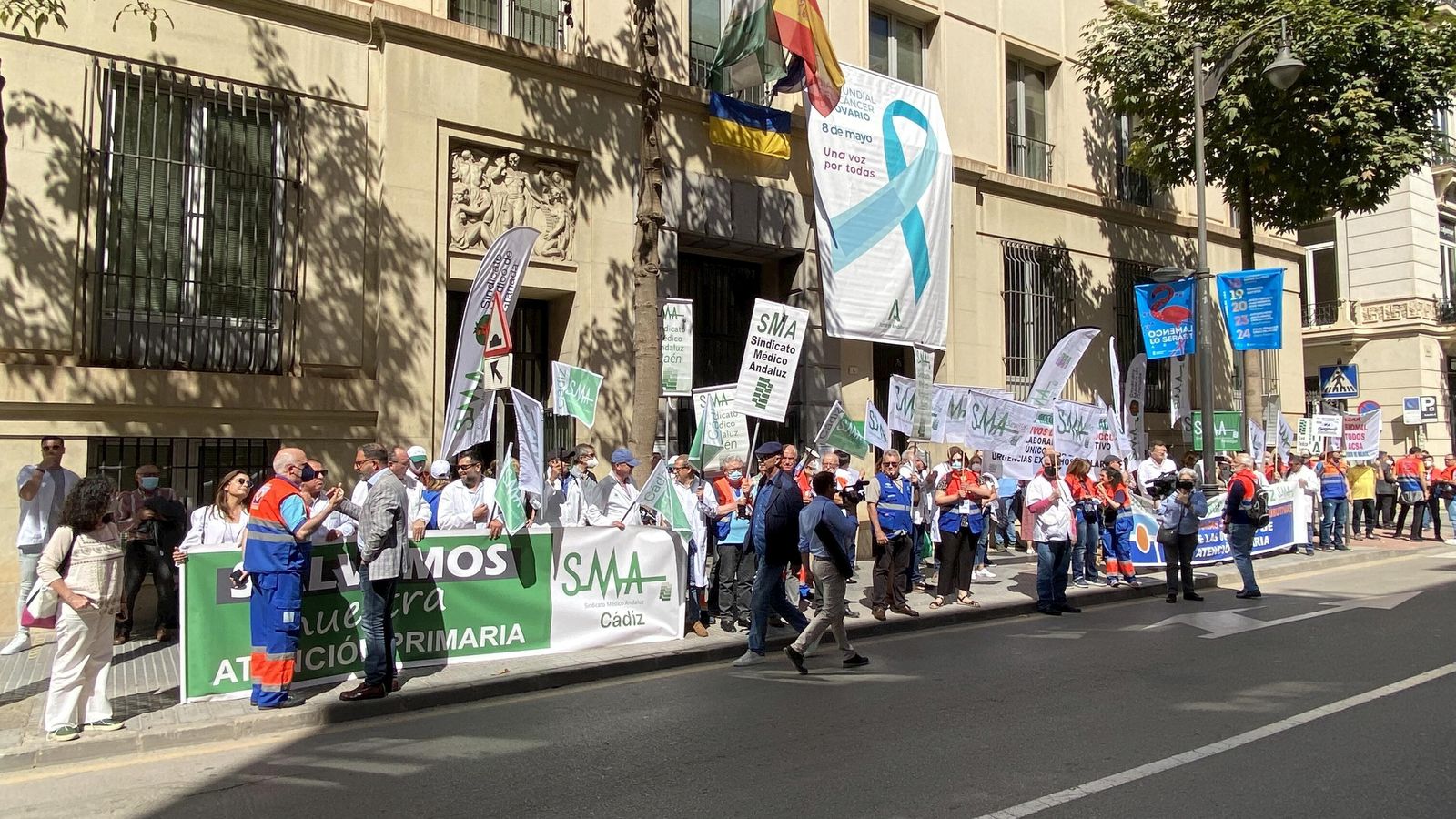 Protesta de mayo pasado, ante la Delegación de Salud de Málaga.