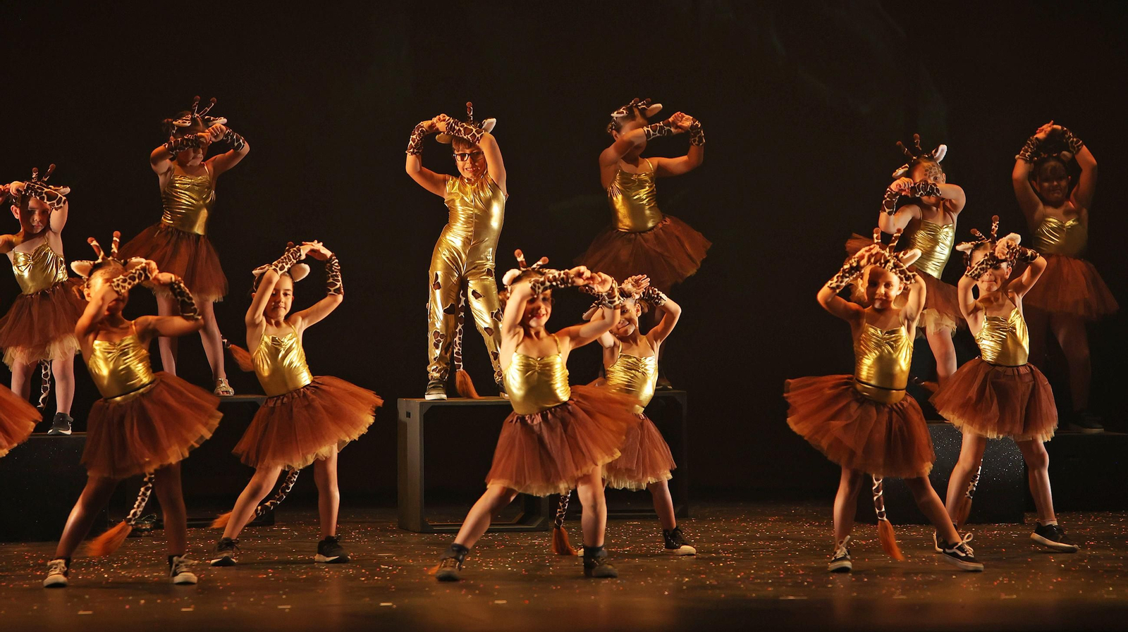 'África' el espectáculo de fin de curso de las Hermanas Sanchez en Jerez