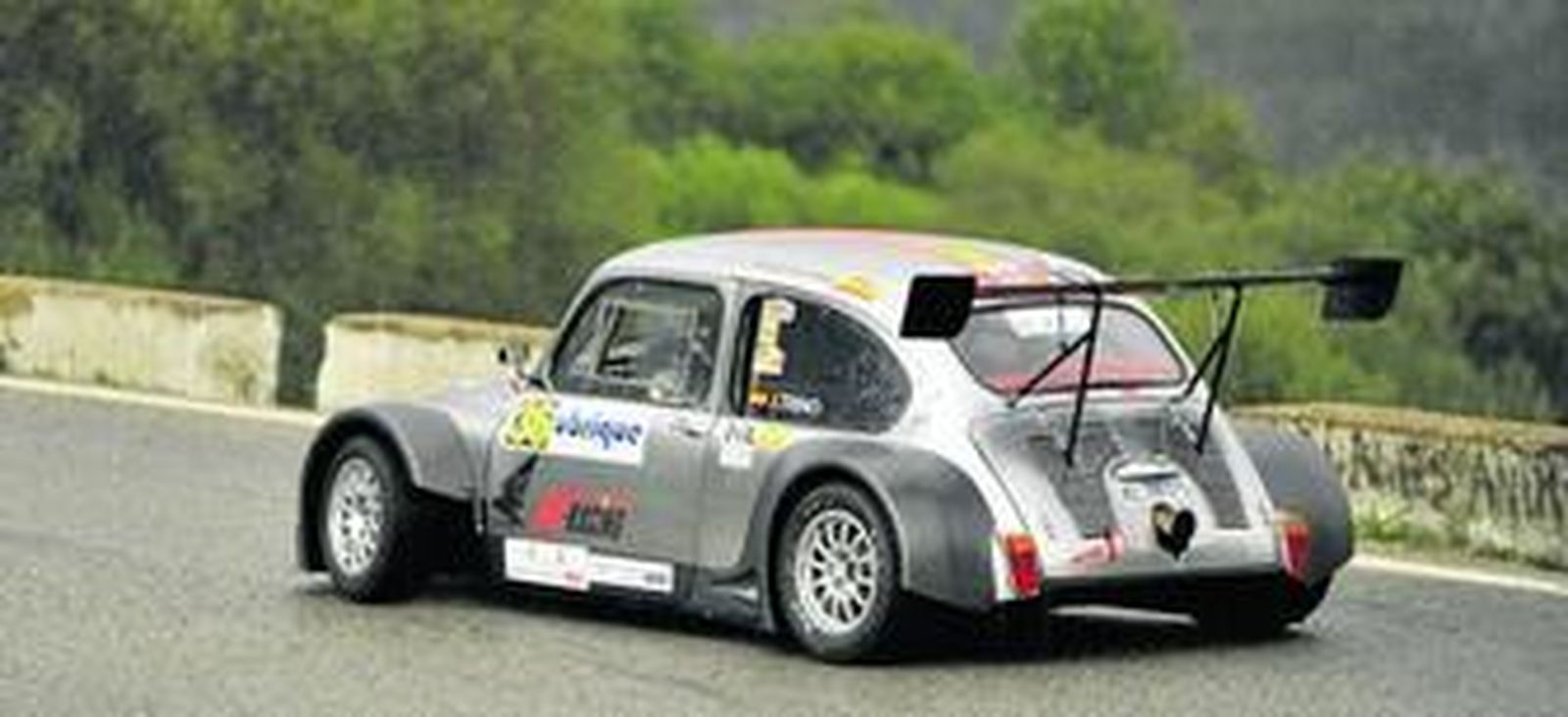 Juan Trino marcó el mejor tiempo con su espectacular JTR S600 cuando la lluvia aún no había descargado con toda su fuerza.