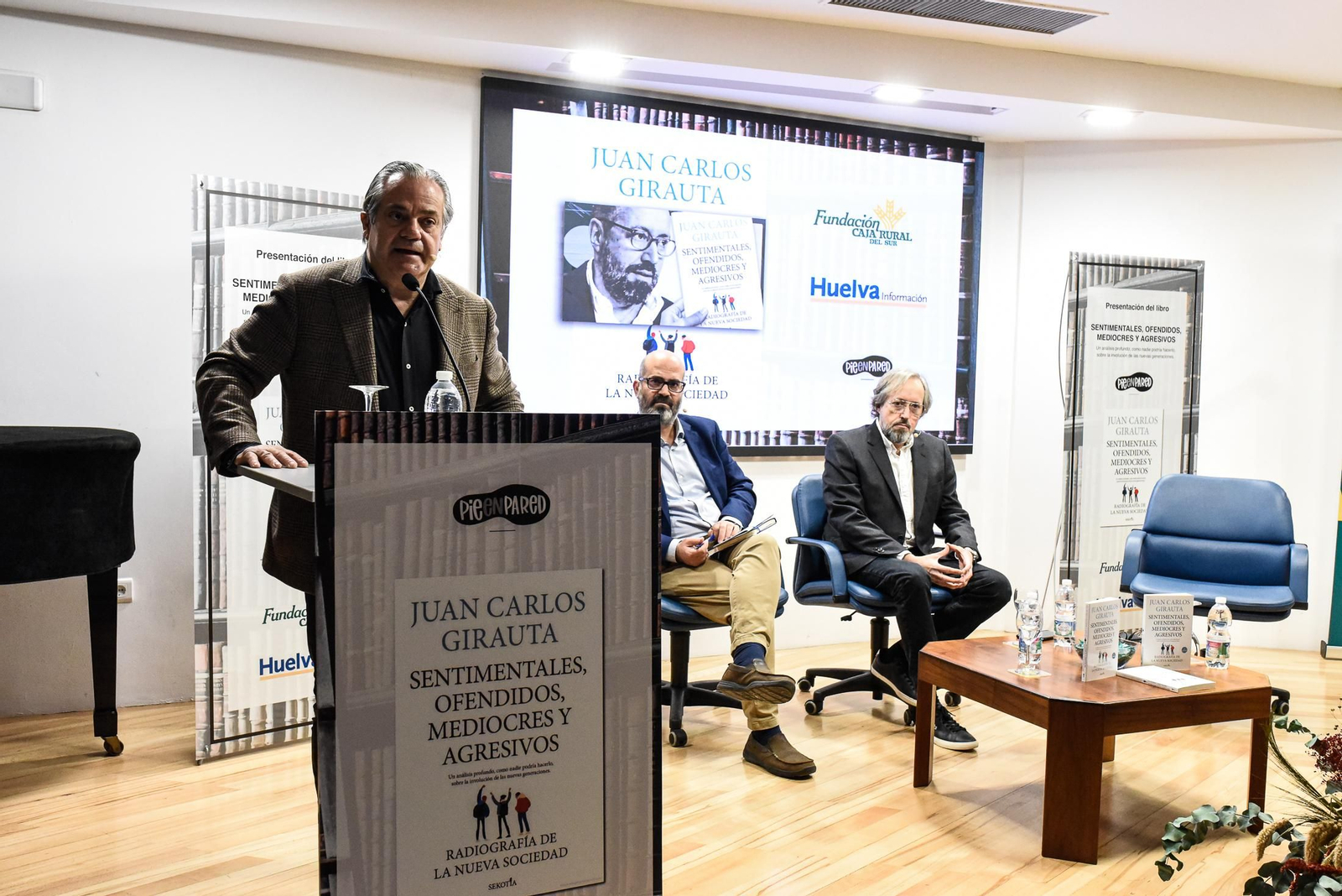 Imágenes de la presentación del libro de Juan Carlos Girauta  "Sentimentales, ofendidos, mediocres y agresivos"