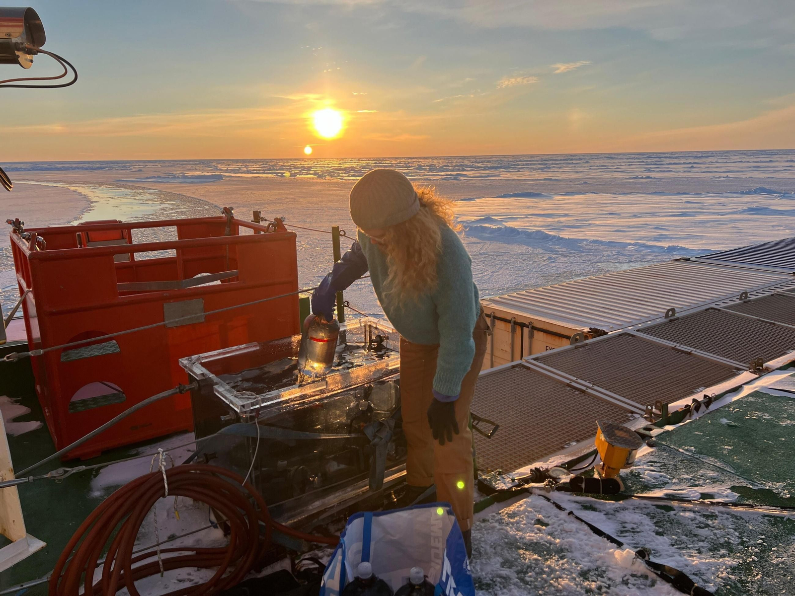 Mediciones de la fijación de nitrógeno en el océano Ártico a bordo del barco Polarstern.