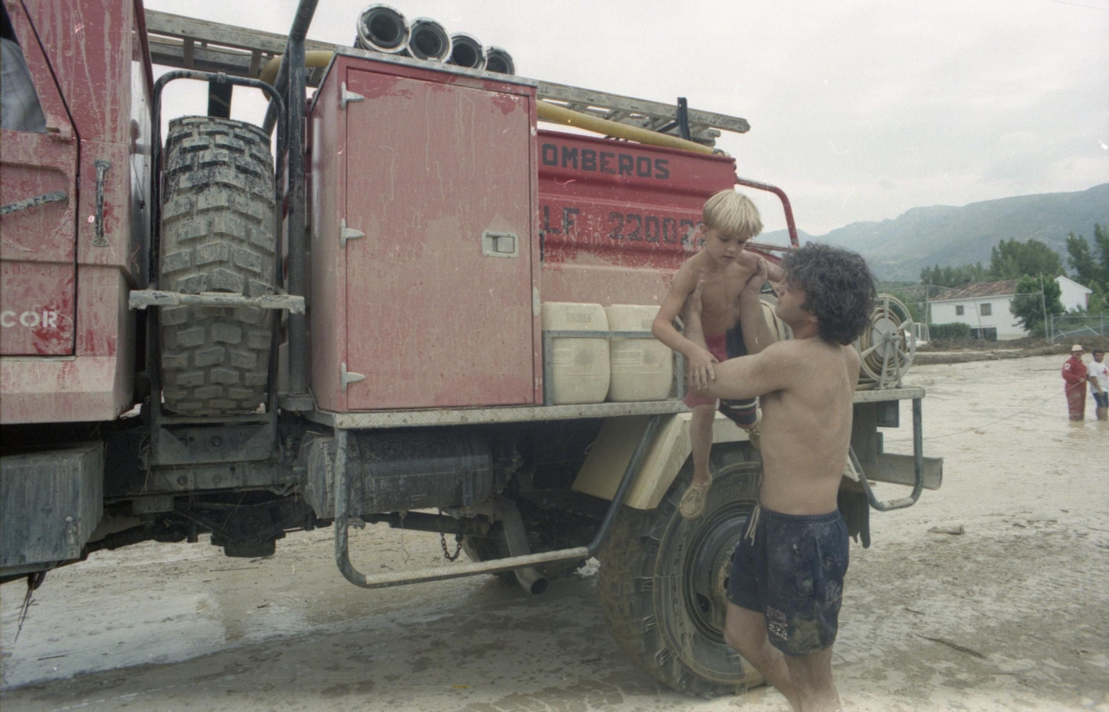 Los efectos de la riada en el Puente de la Sierra.