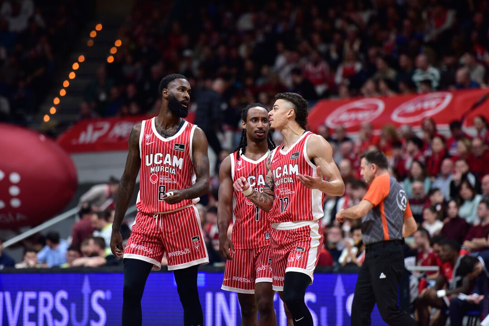 Varios jugadores del UCAM.