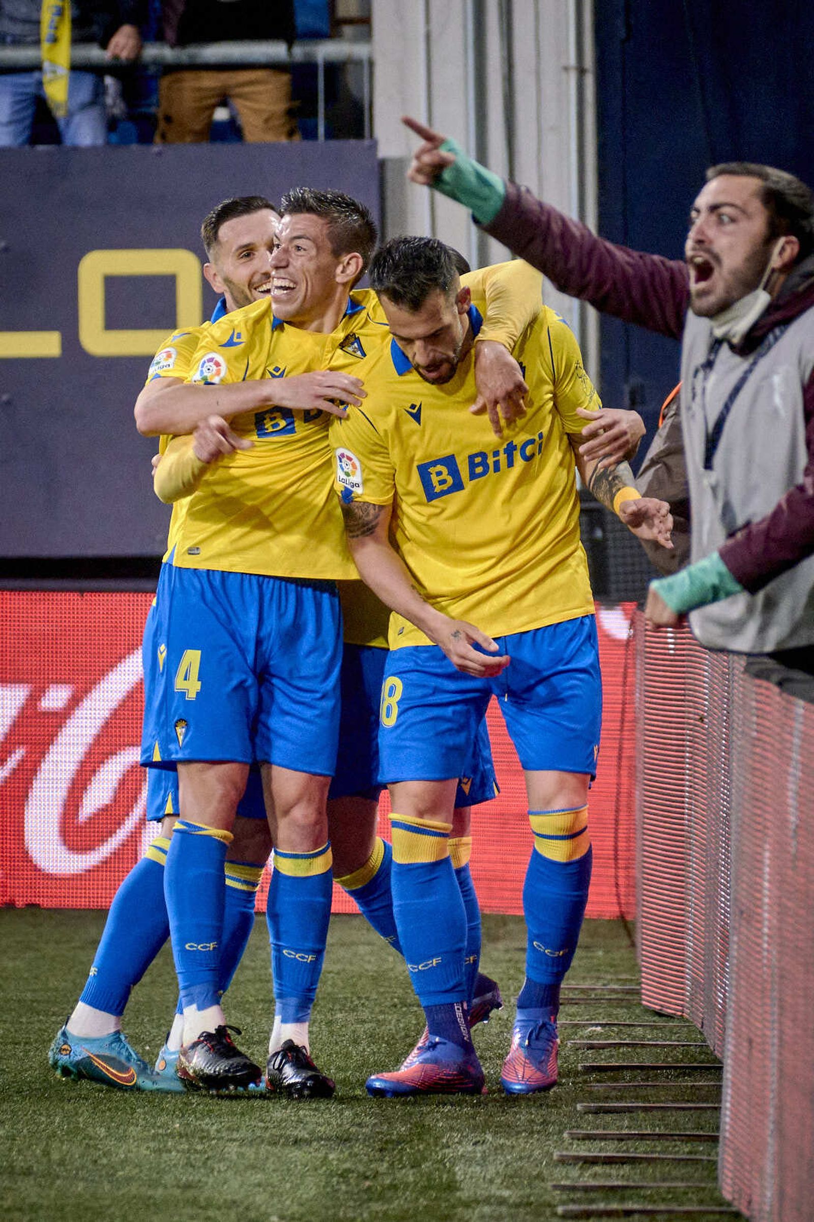 Partido de fútbol entre el Cádiz CF y el Getafe CF.