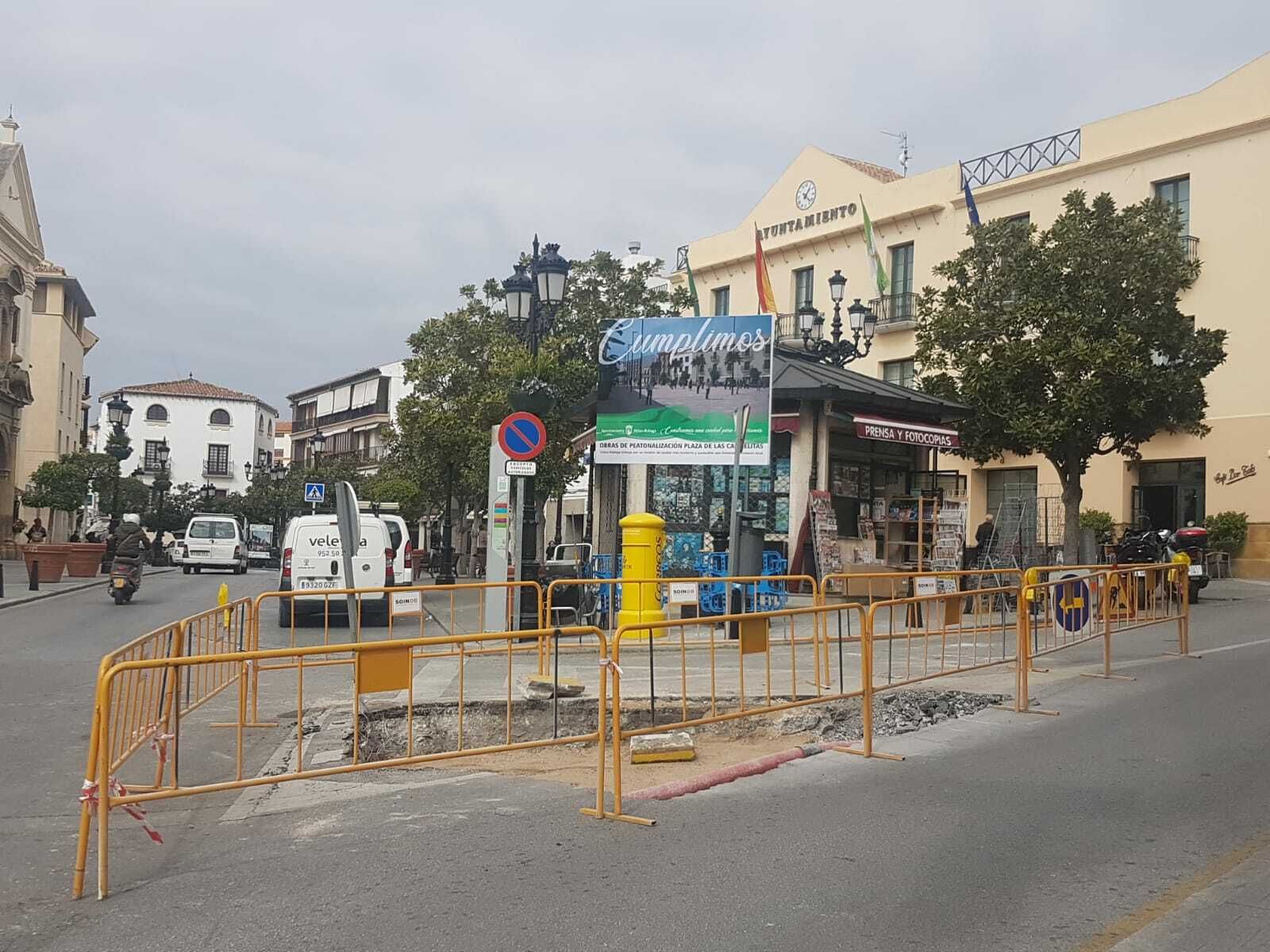Obras previas a la peatonalización de la Plaza de Las Carmelitas.