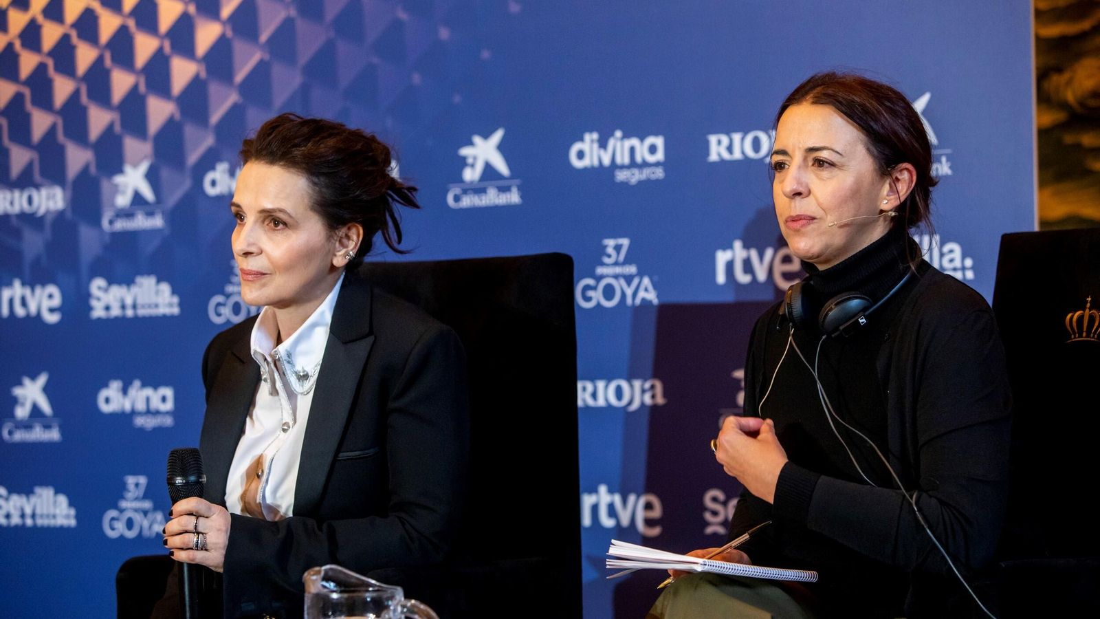 Junto a Juliette Binoche, que acudió en febrero a Sevilla para recibir el Goya Internacional.