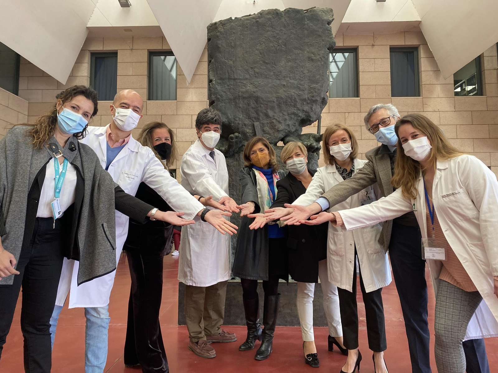 Profesionales sanitarios del Reina Sofía y el Hospital Quirónsalud Córdoba.