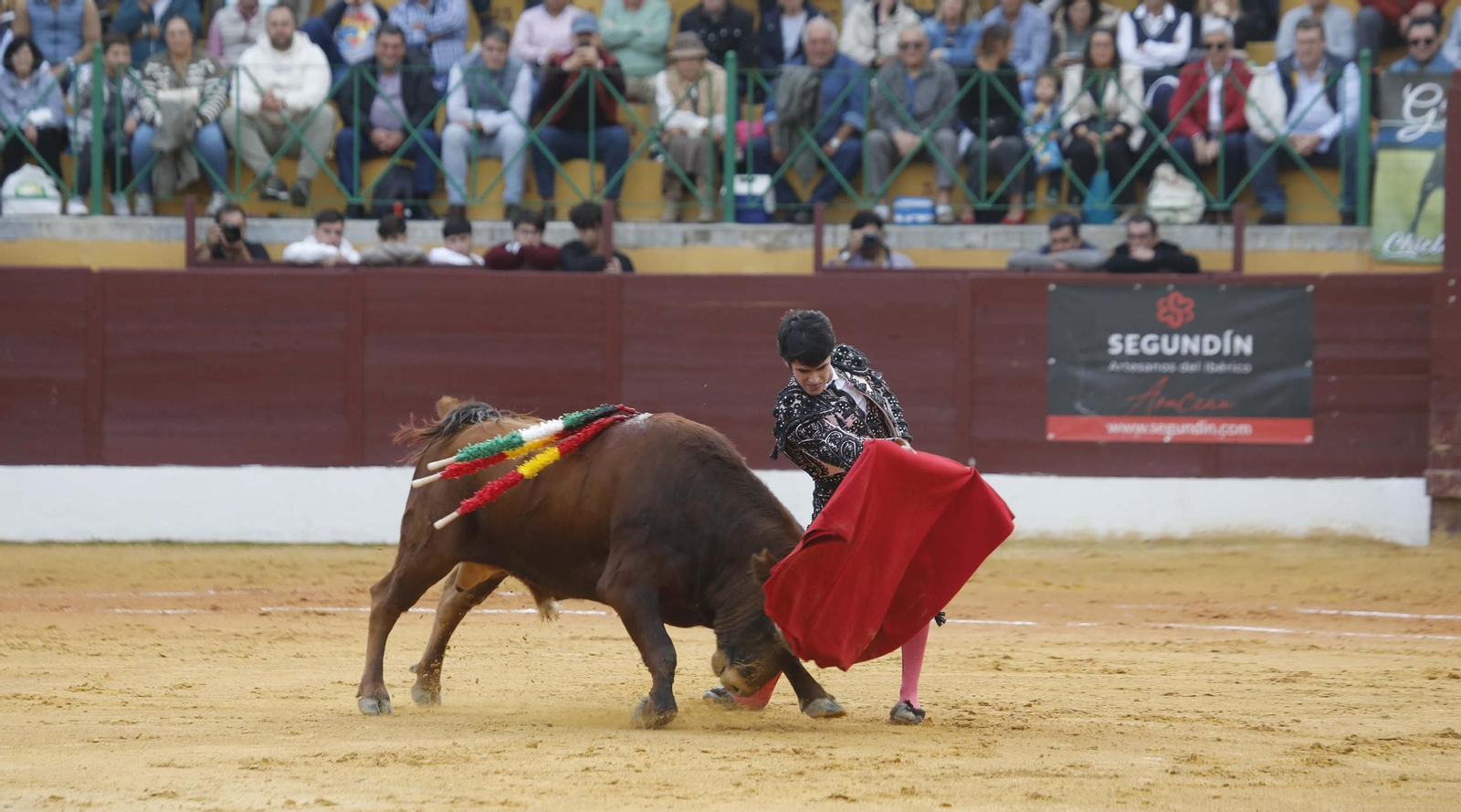 Las fotos de la novillada final de las escuelas taurinas de Cádiz, en La Línea