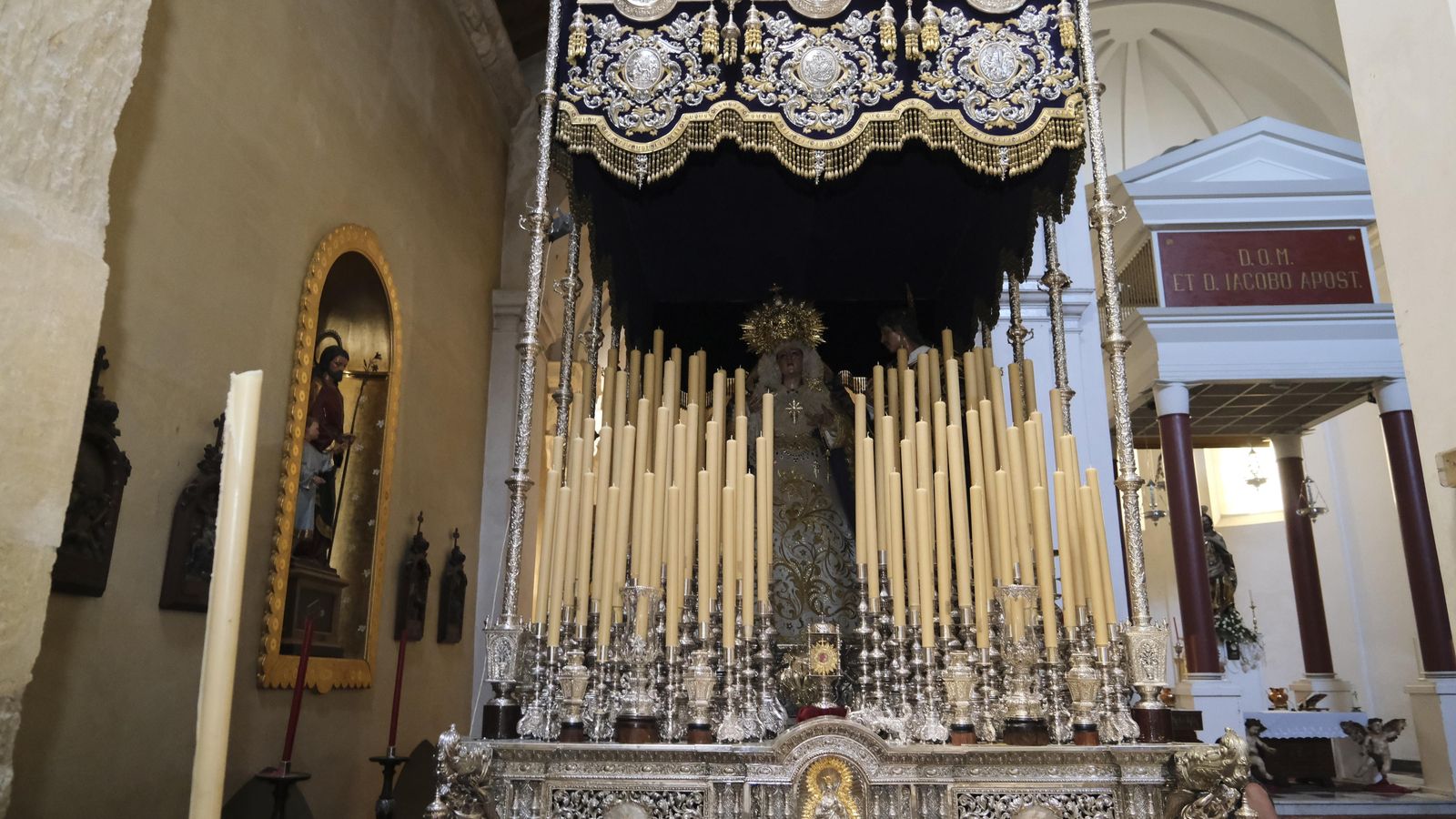 La Virgen de los Desamparados, en la iglesia de Santiago. La Virgen de los Desamparados, en la iglesia de Santiago.