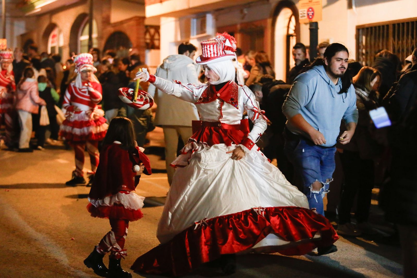 Búscate en las fotos de la cabalgata de Reyes Magos 2026 en Los Barrios