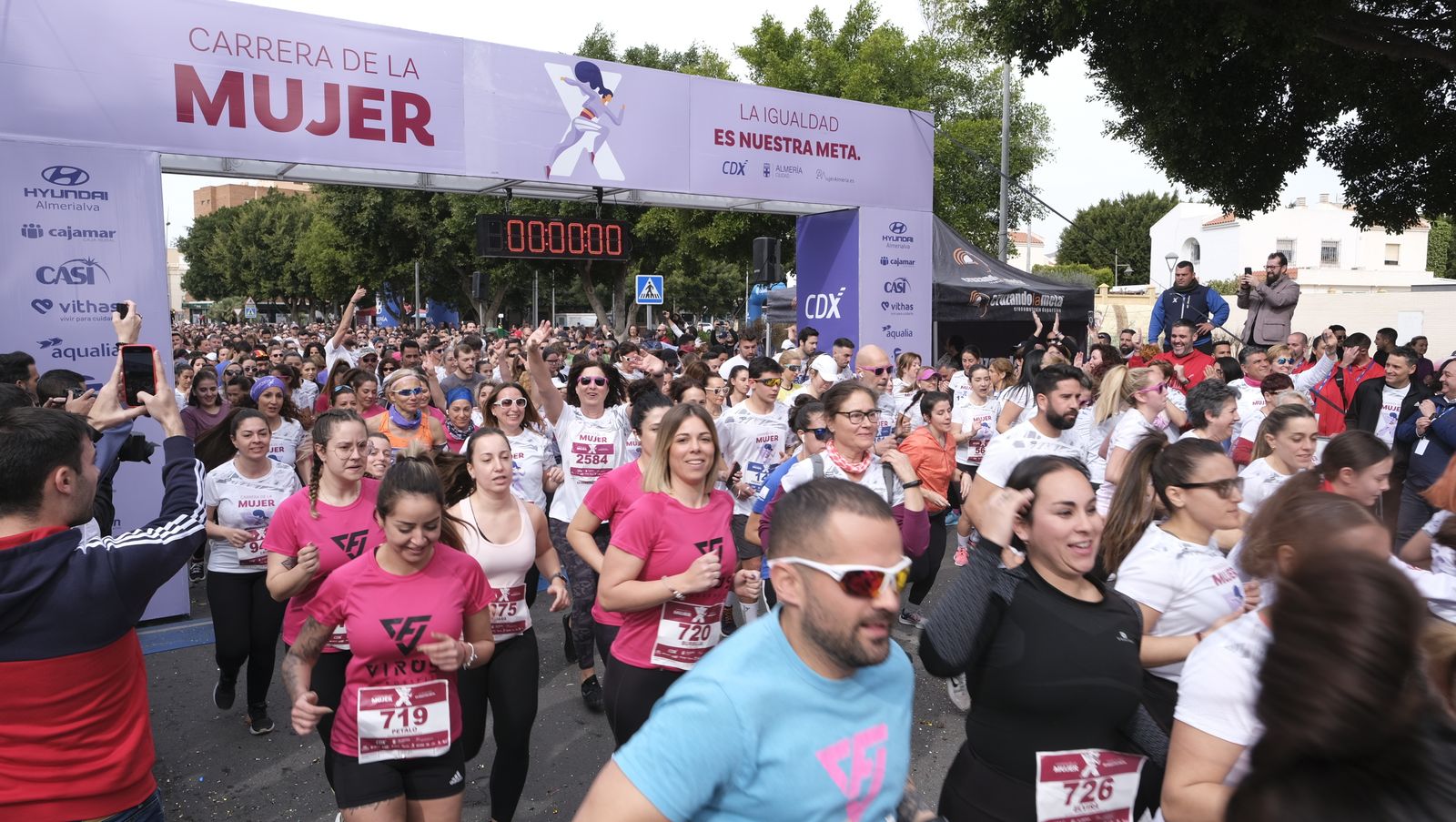 Imágenes de la Carrera de la Mujer 2023 en Almería