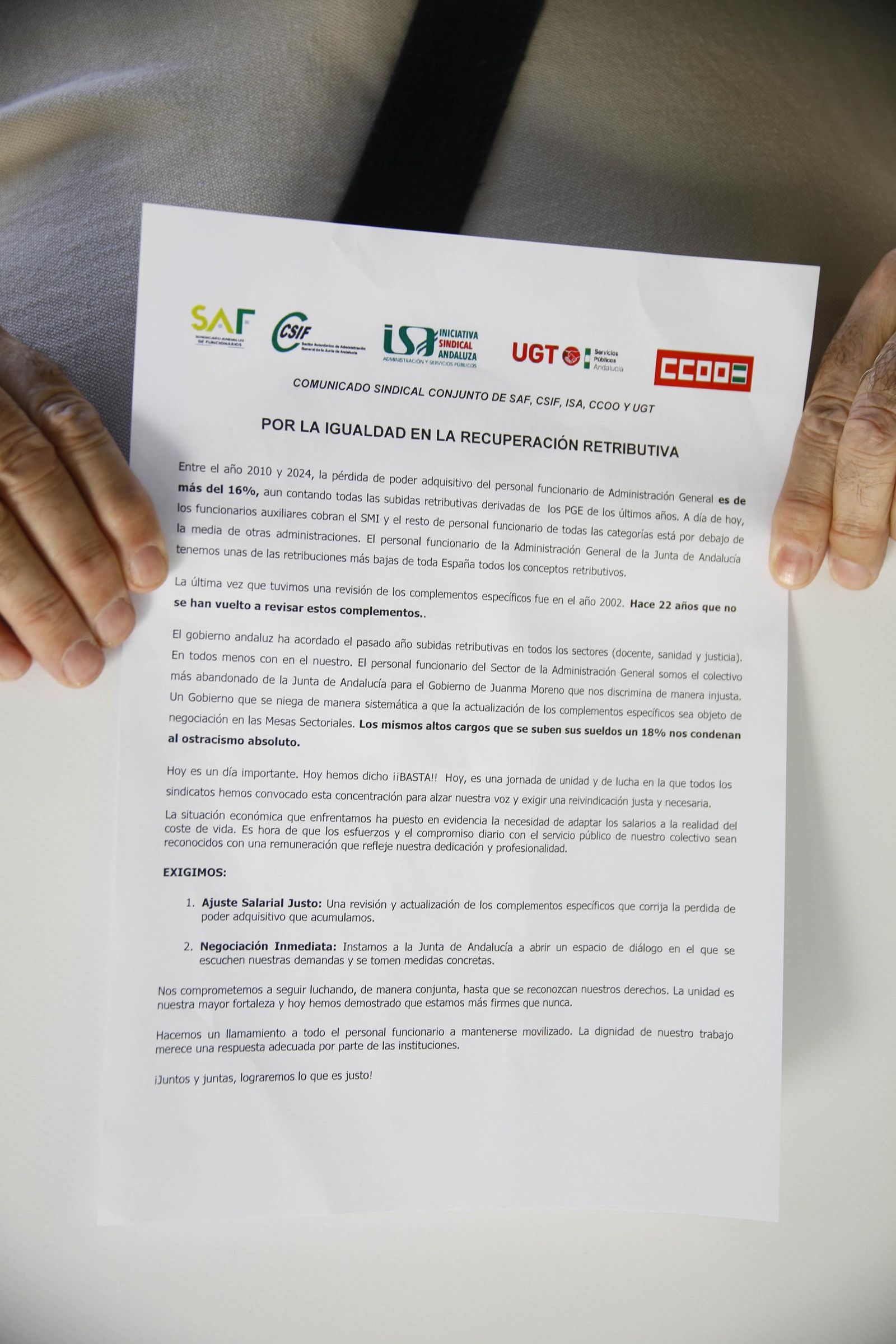 Las imágenes de la concentra para reclamar mejoras laborales para el personal funcionario de la Junta de Andalucía en Almería