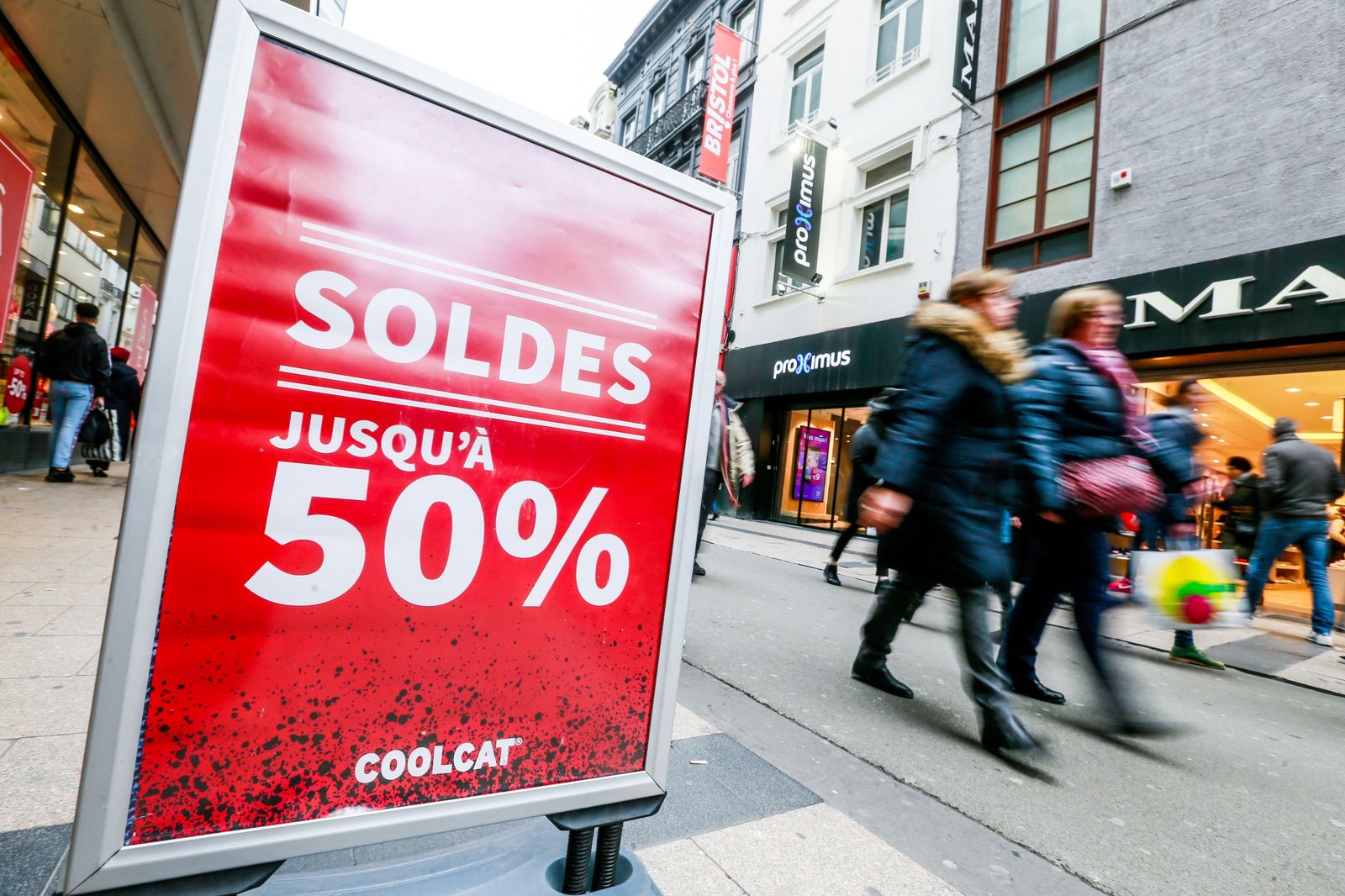 Uno de los carteles de descuentos