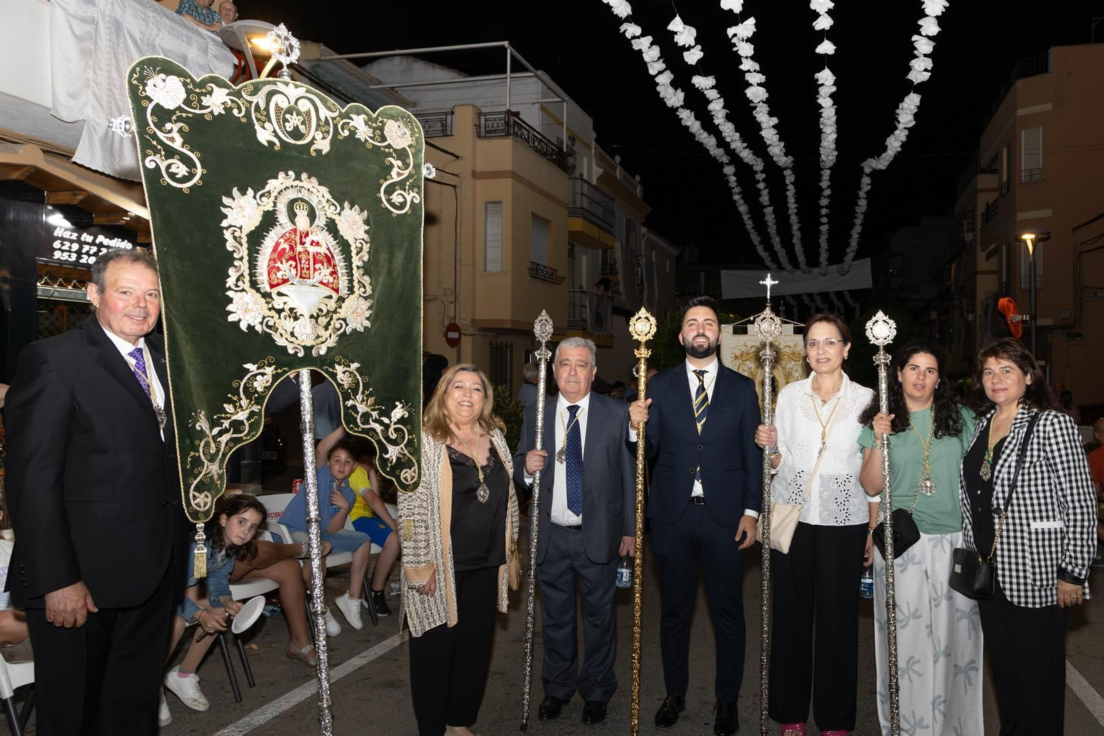 Santa Ana, patrona de Torredelcampo, recibe el bastón de mando como Alcaldesa Perpetua.