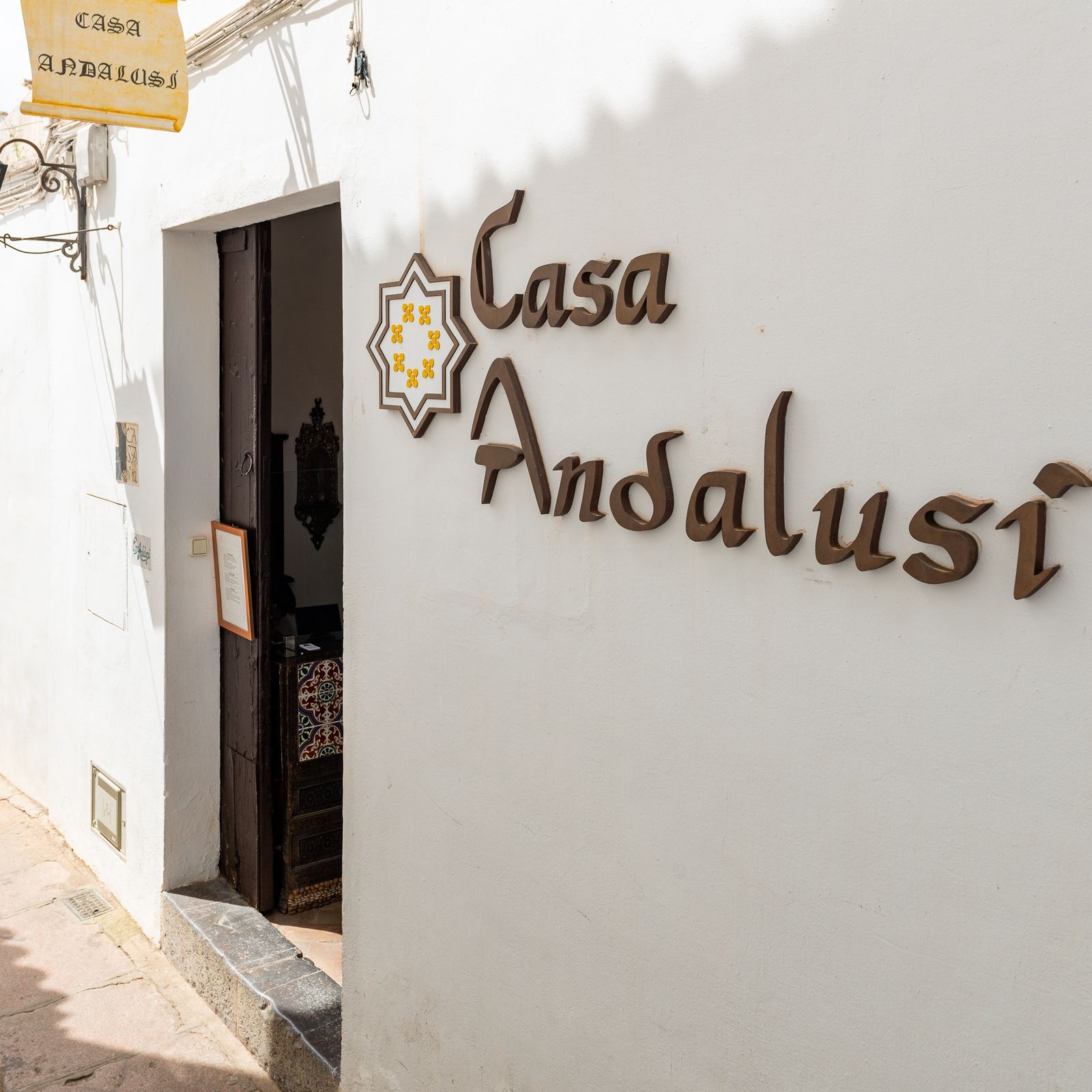 Entrada a La Casa Andalusí, en la calle Judíos, 12