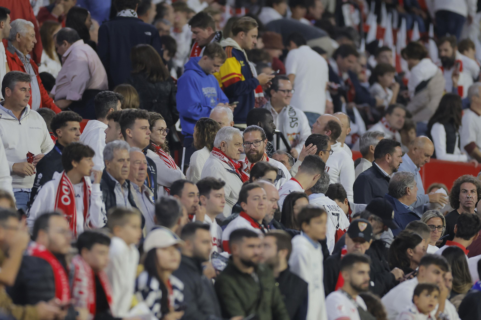 Búscate en las fotos del Sevilla-Arsenal