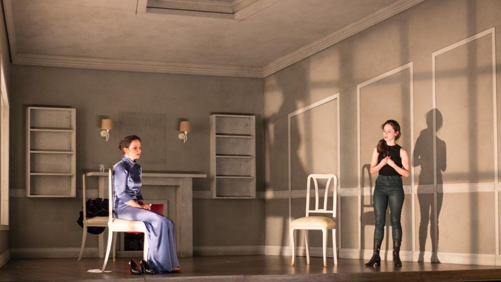 Aitana Sánchez-Gijón y Elena Rivera, en una función de la obra.