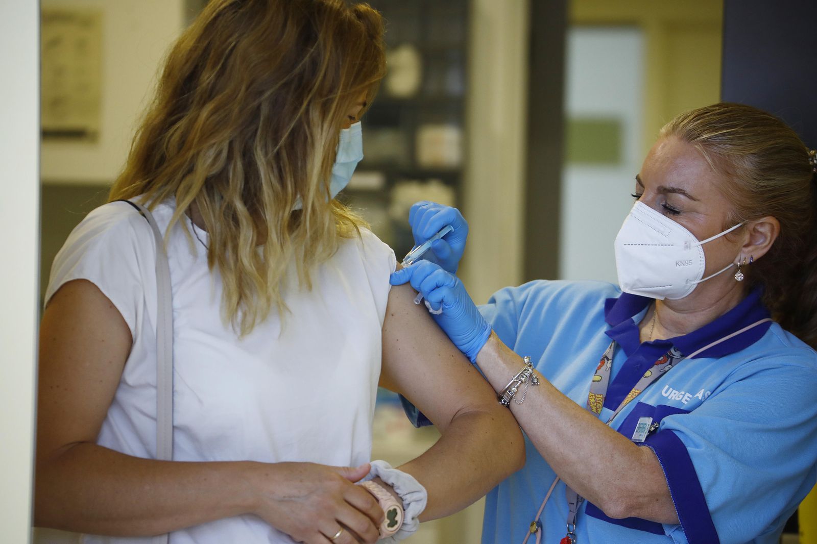 La vacunación del profesorado contra el coronavirus, en imágenes