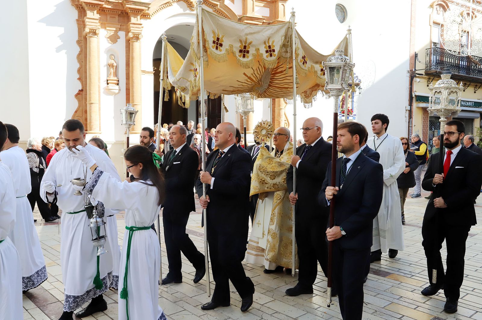 El Santísimo tras salir de la Concepción.